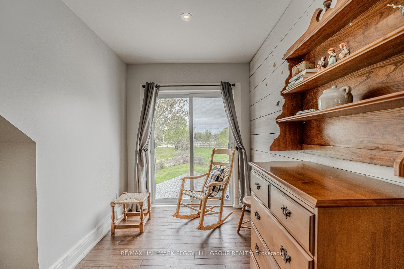Photo 14 of 56 Yonge Street N, Springwater, Elmvale — HOMEH