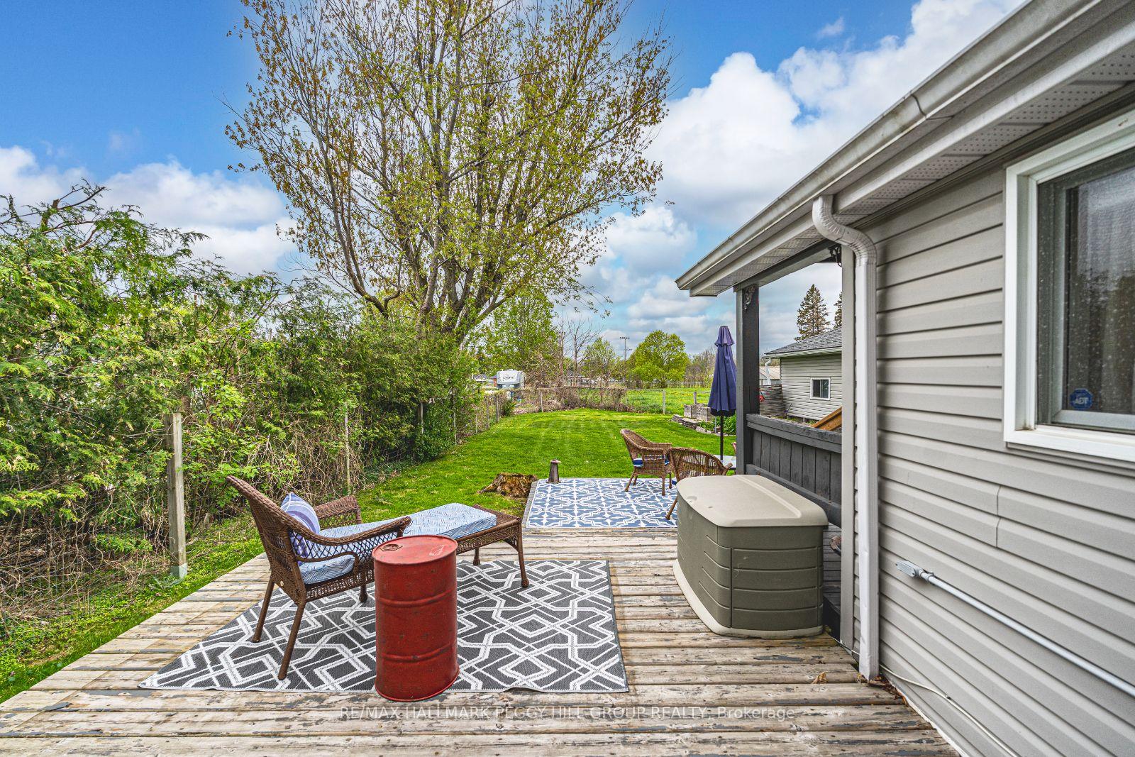 Photo 16 of 56 Yonge Street N, Springwater, Elmvale — HOMEH
