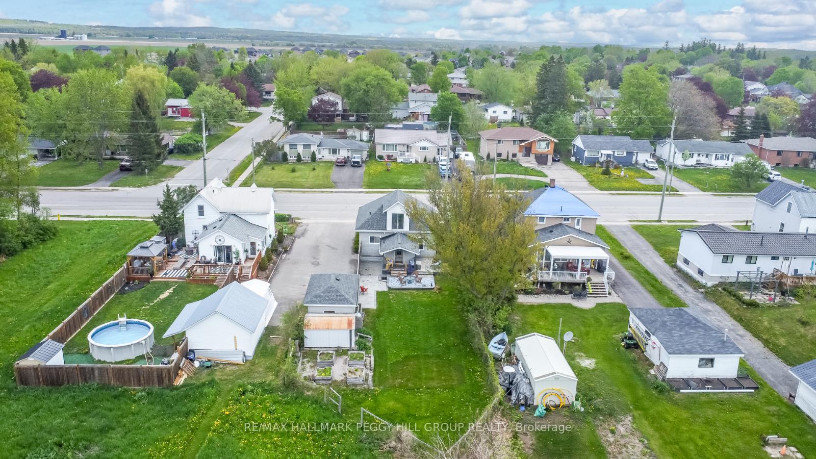 Photo 23 of 56 Yonge Street N, Springwater, Elmvale — HOMEH