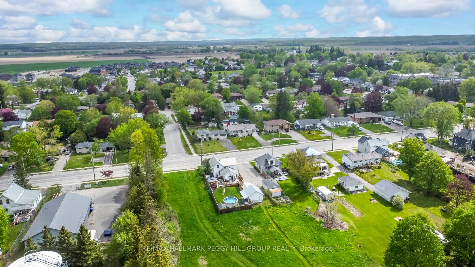 Photo 24 of 56 Yonge Street N, Springwater, Elmvale — HOMEH