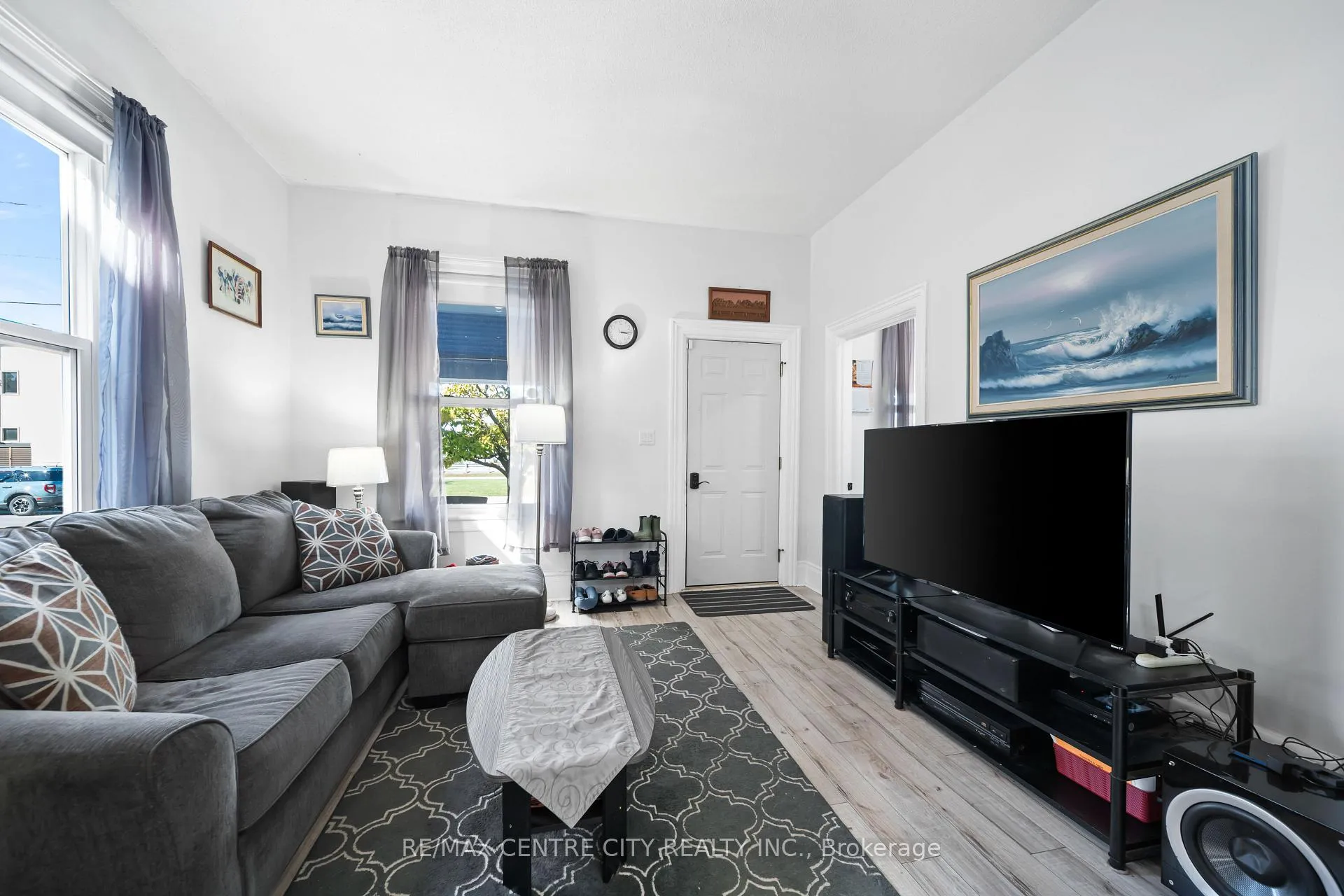 Photo 2 of 174 Centre Street, St. Thomas — HOMEH