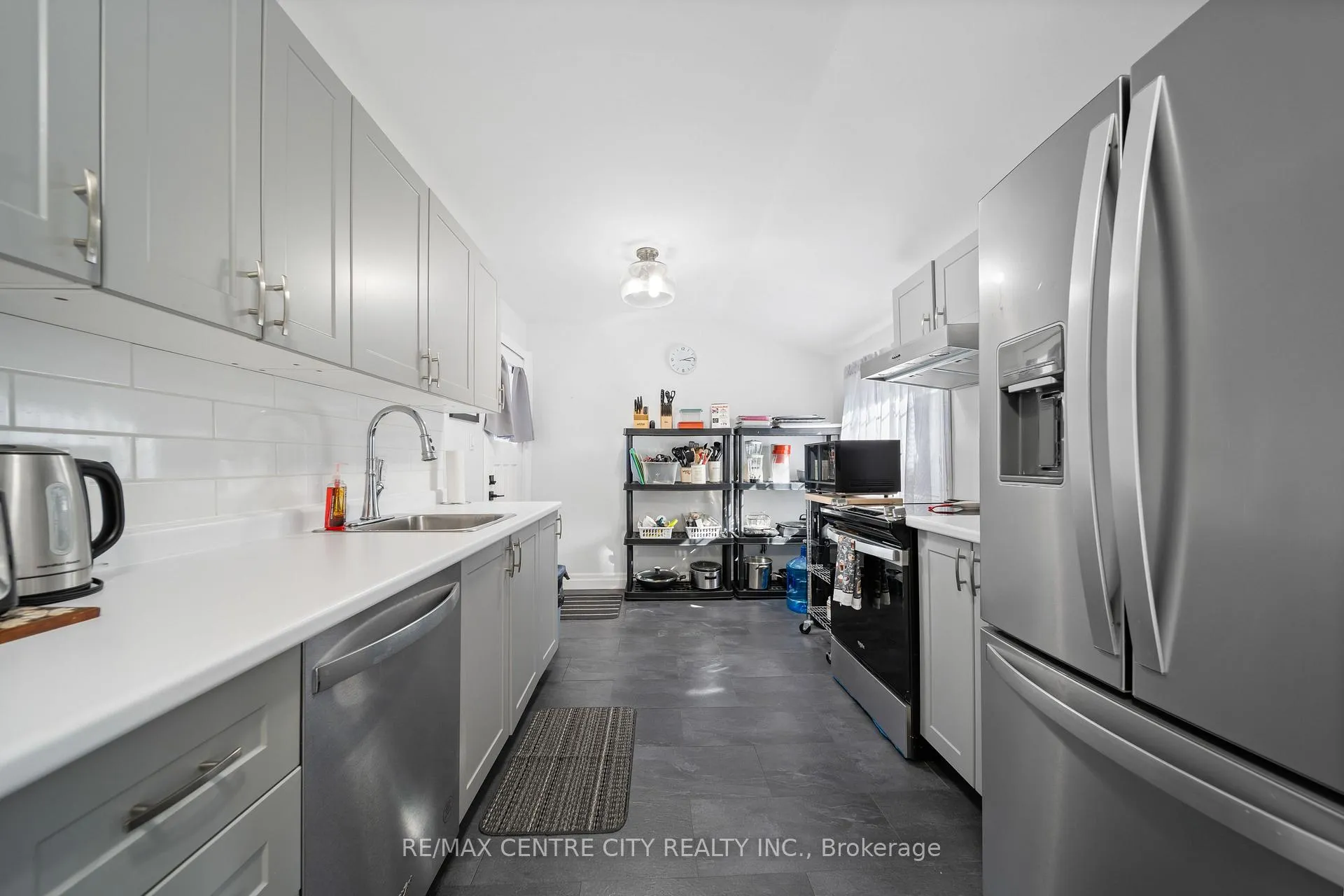 Photo 3 of 174 Centre Street, St. Thomas — HOMEH