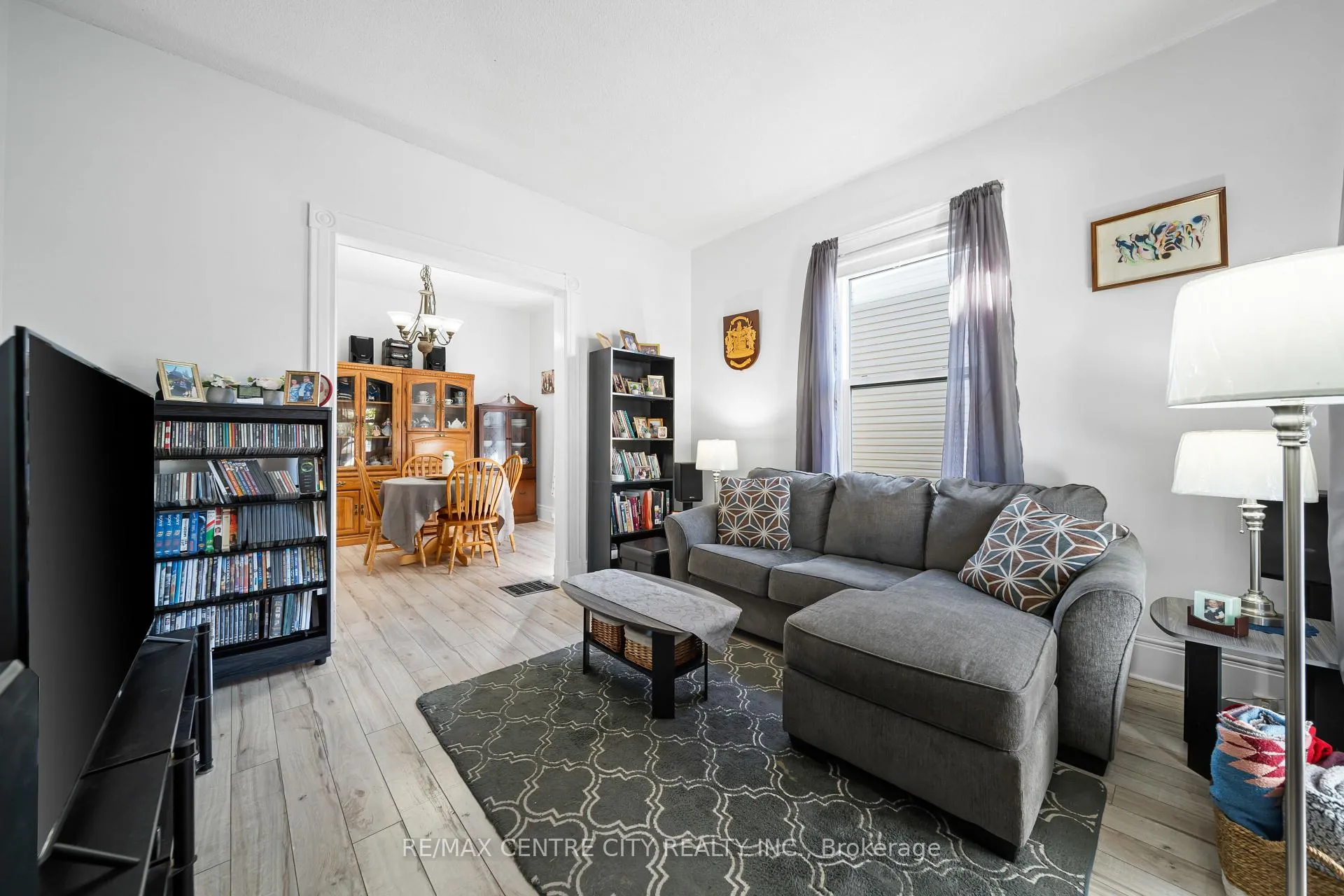 Photo 4 of 174 Centre Street, St. Thomas — HOMEH