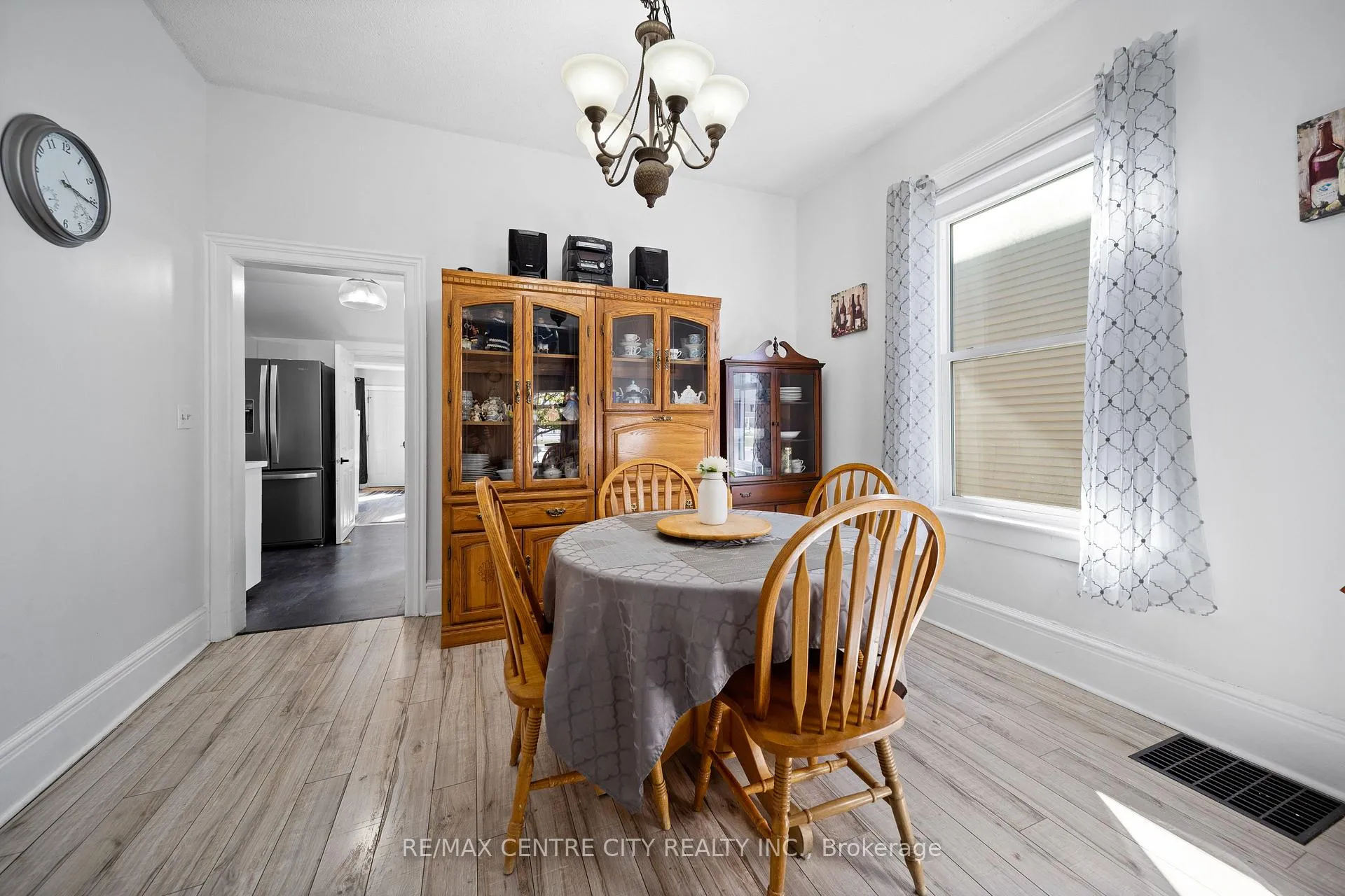 Photo 5 of 174 Centre Street, St. Thomas — HOMEH
