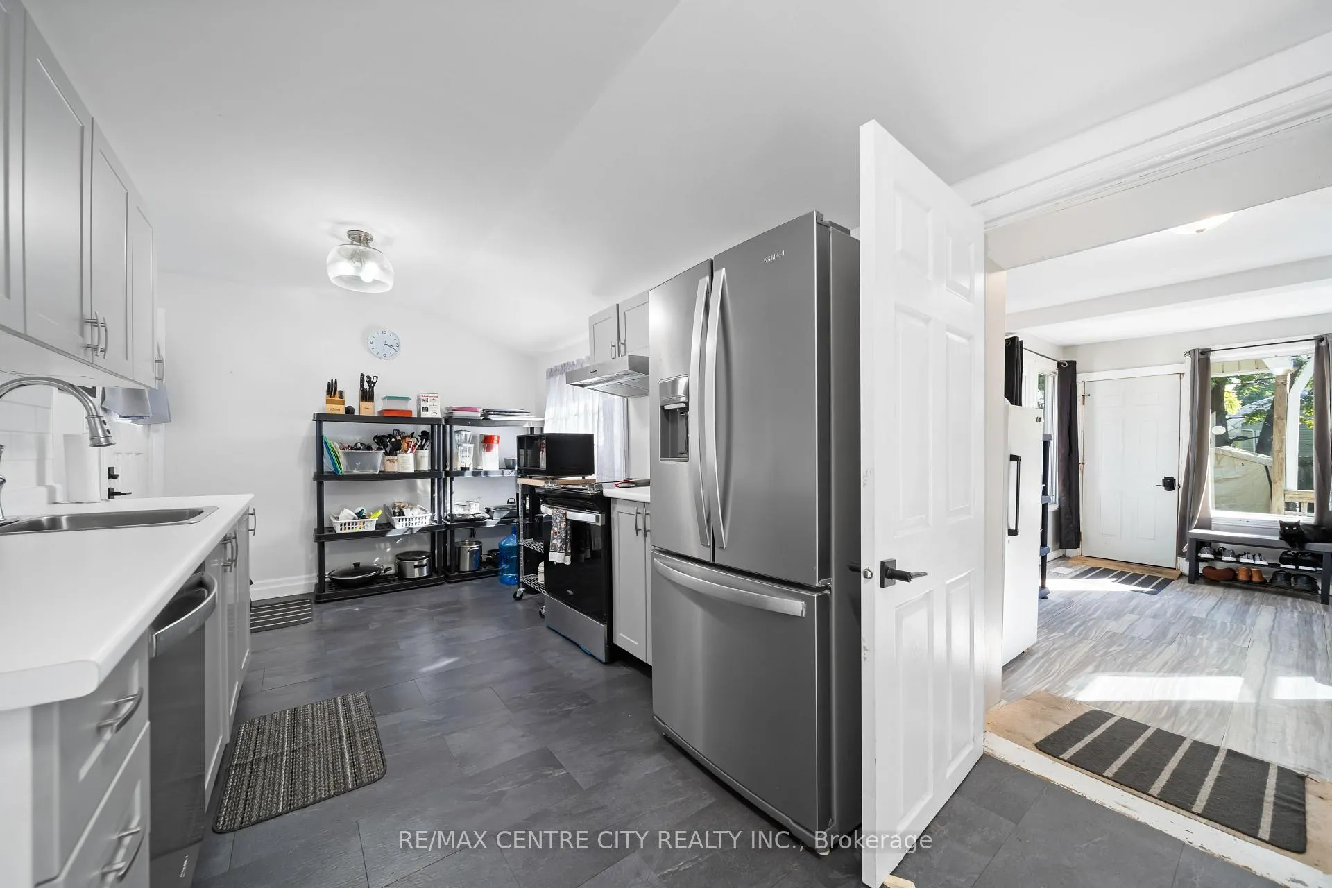 Photo 8 of 174 Centre Street, St. Thomas — HOMEH