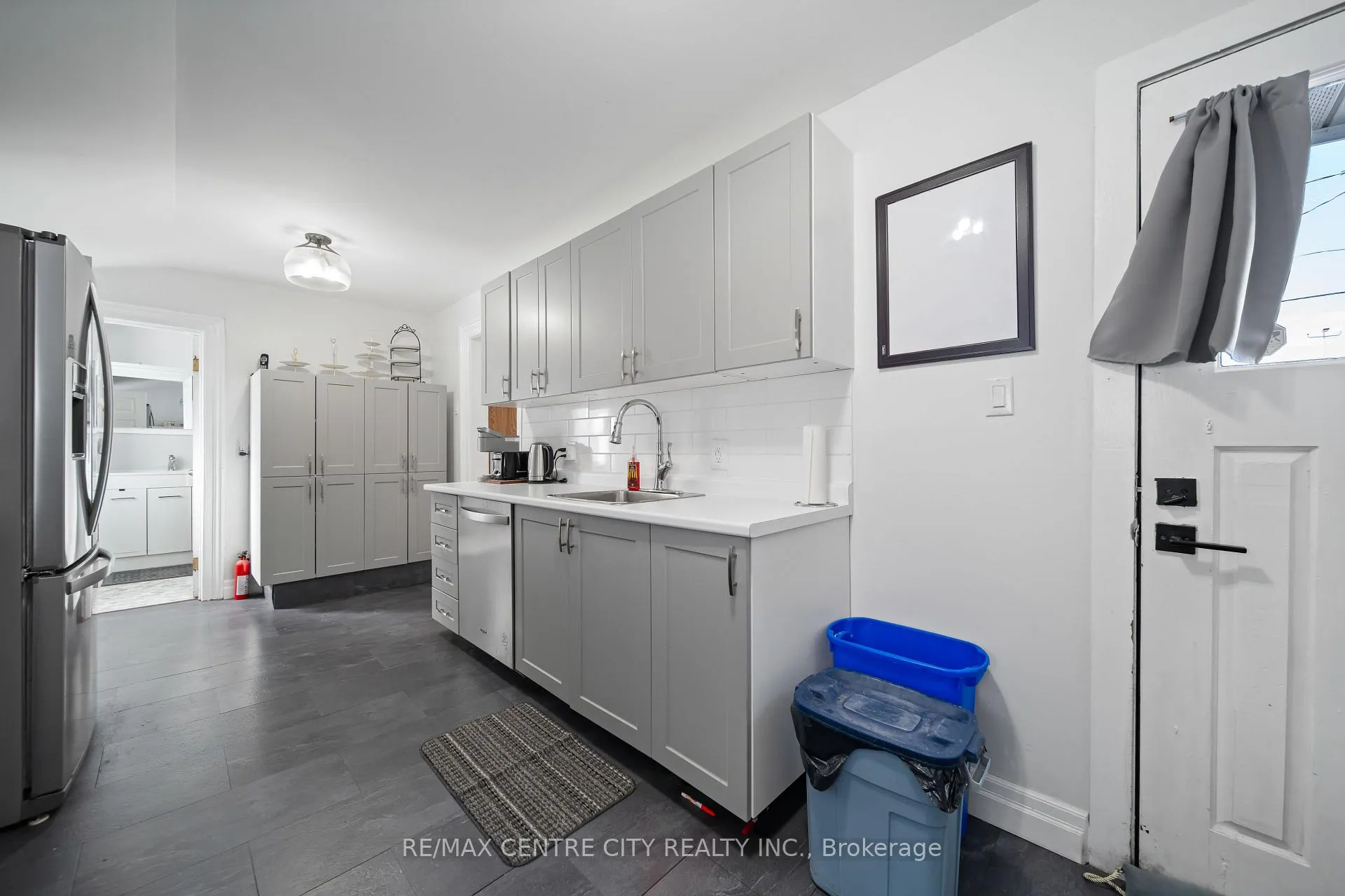 Photo 9 of 174 Centre Street, St. Thomas — HOMEH