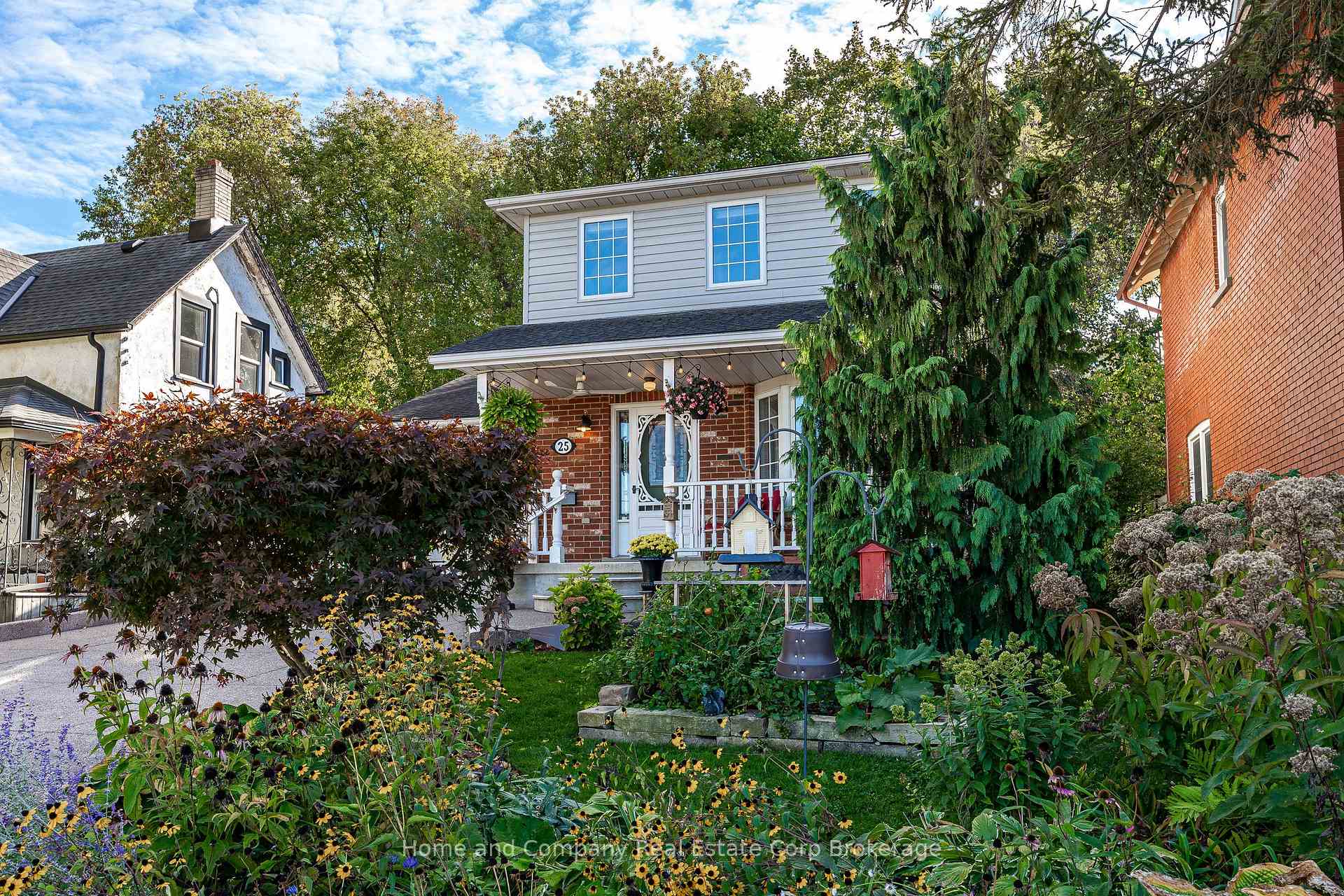 Photo 2 of 25 Water Street, Stratford — HOMEH