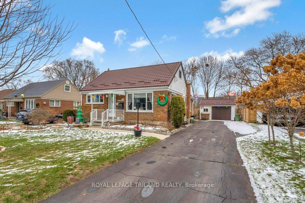 Photo 2 of 20 Dieppe Drive, St. Thomas — HOMEH