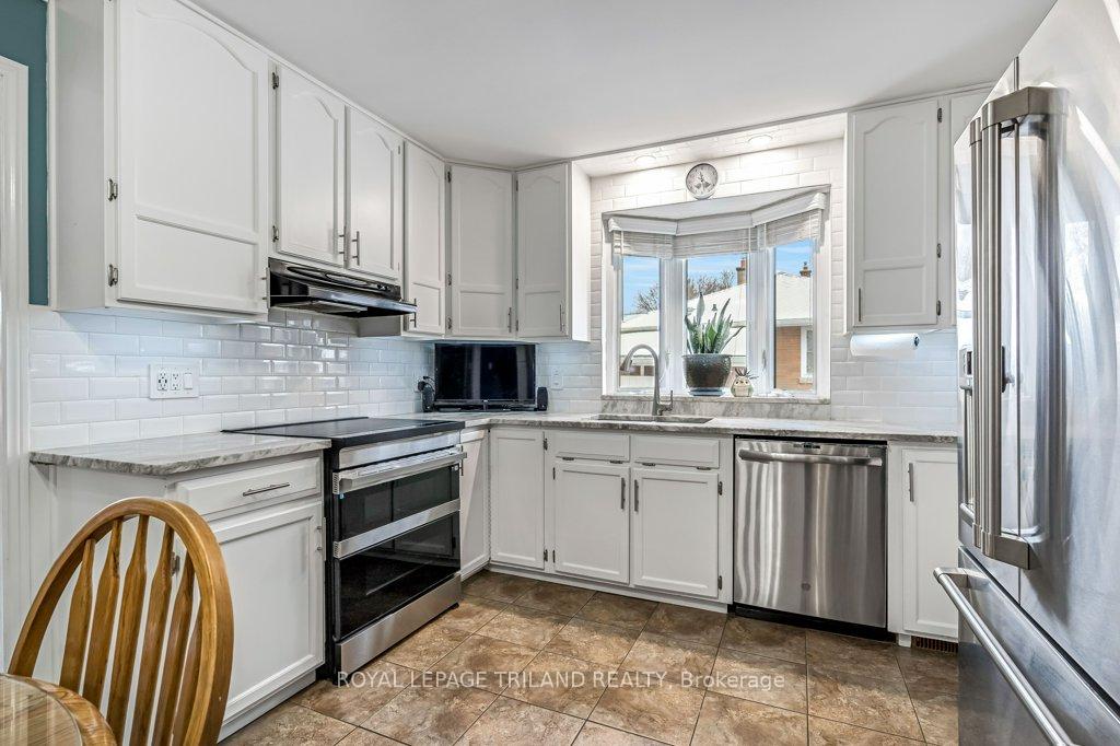 Photo 12 of 20 Dieppe Drive, St. Thomas — HOMEH
