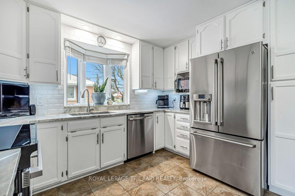 Photo 14 of 20 Dieppe Drive, St. Thomas — HOMEH