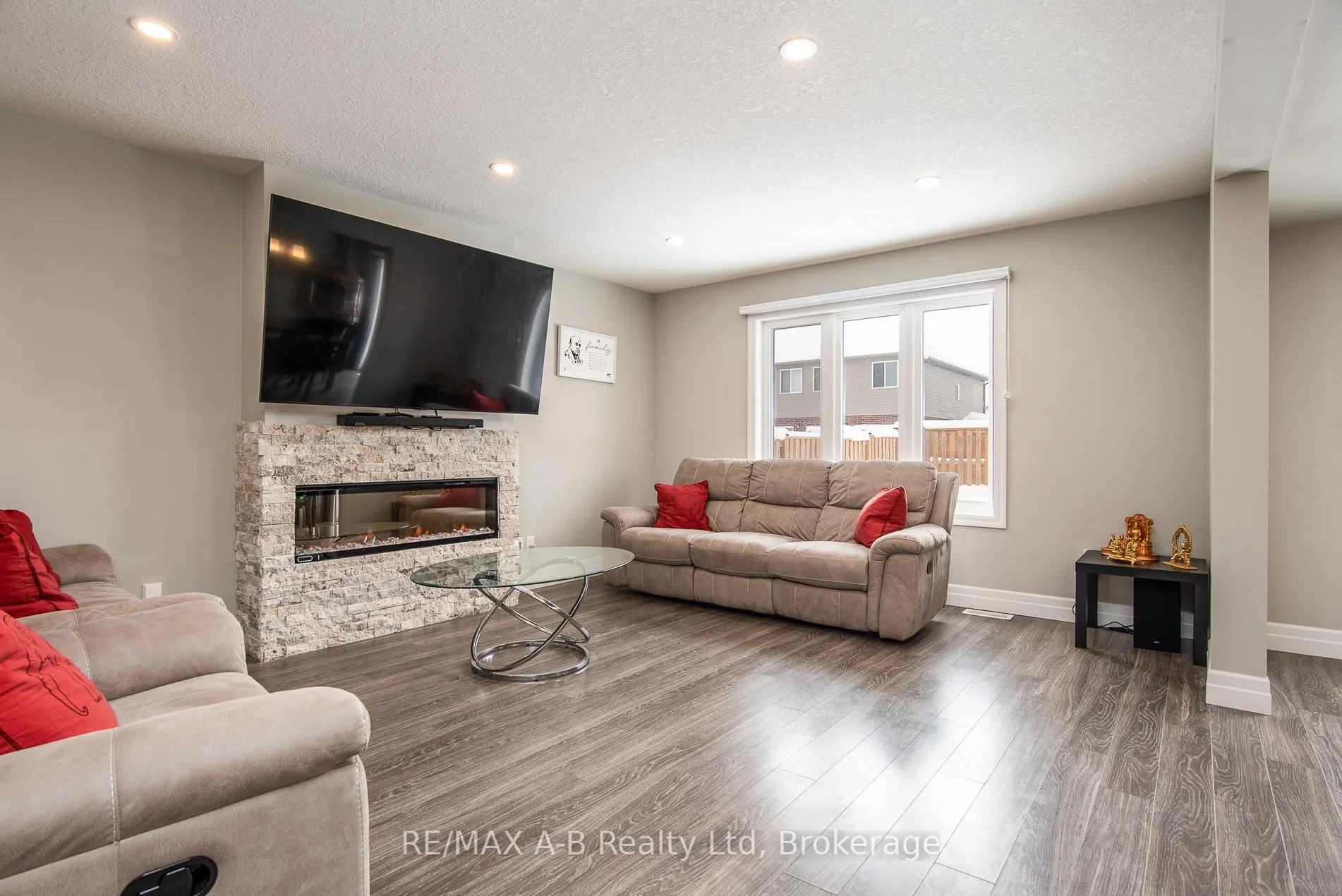 Photo 2 of 31 Davidson Drive, Stratford — HOMEH