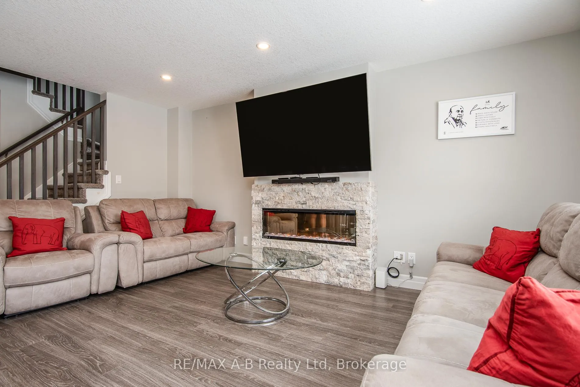 Photo 3 of 31 Davidson Drive, Stratford — HOMEH