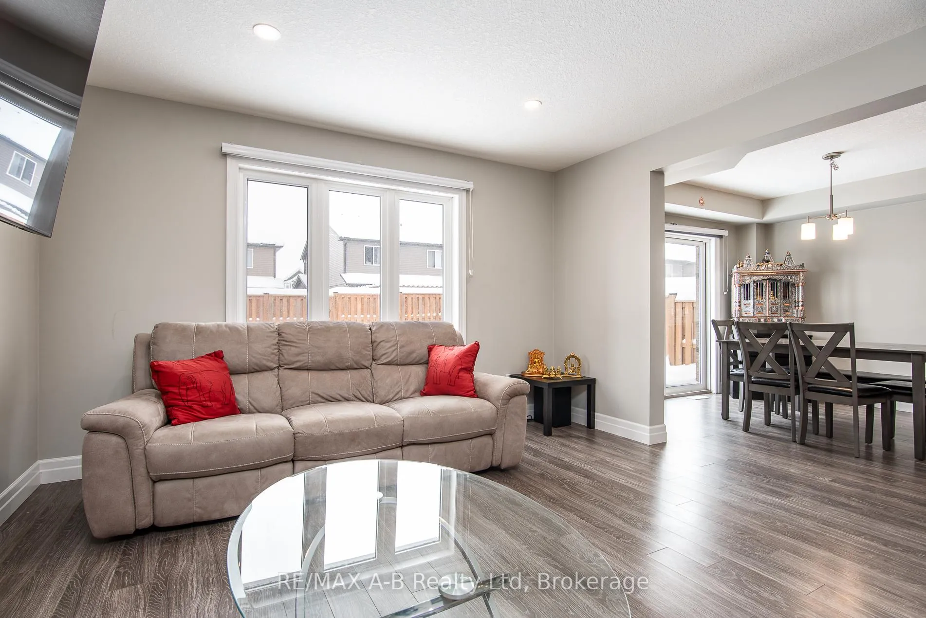 Photo 4 of 31 Davidson Drive, Stratford — HOMEH