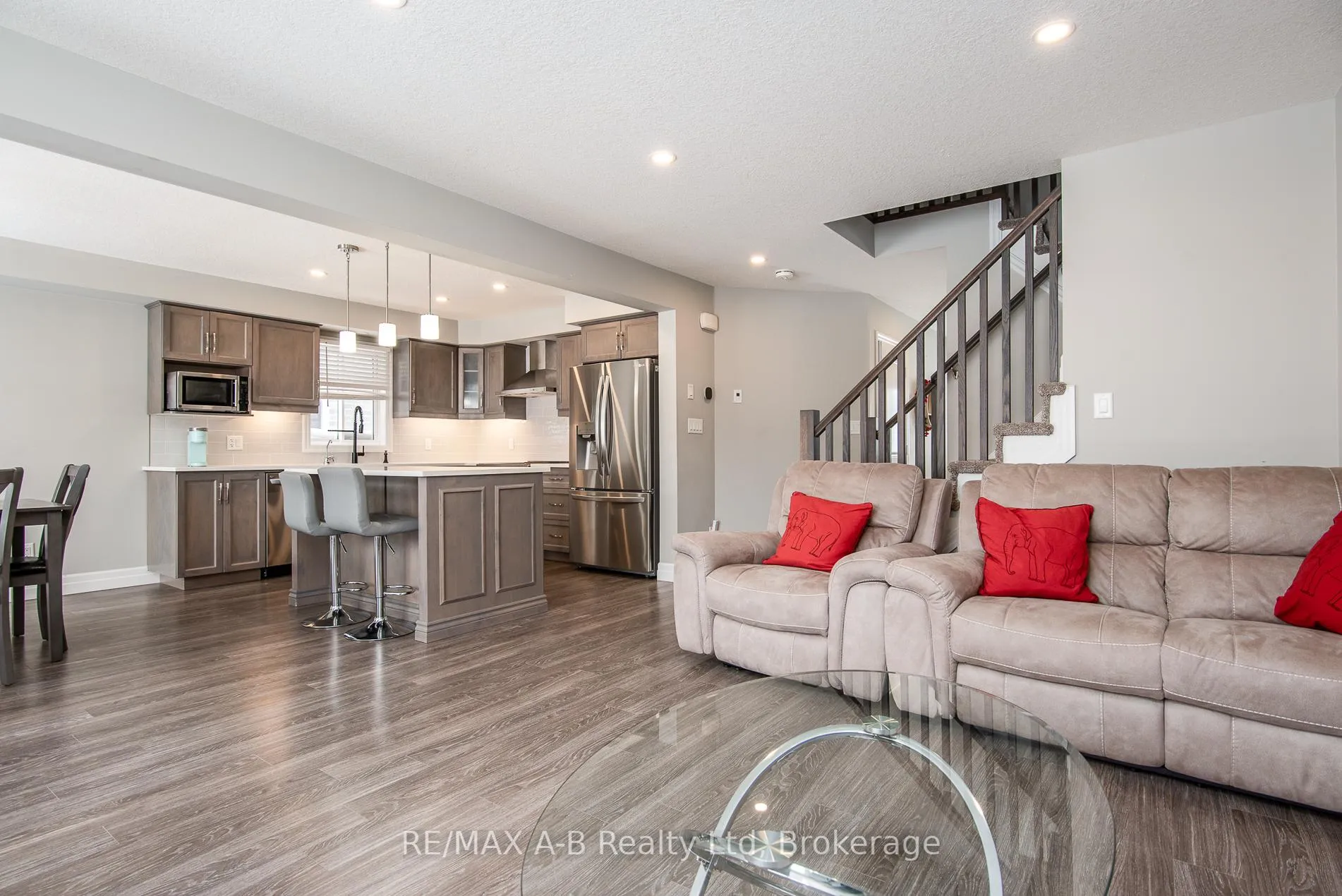 Photo 5 of 31 Davidson Drive, Stratford — HOMEH