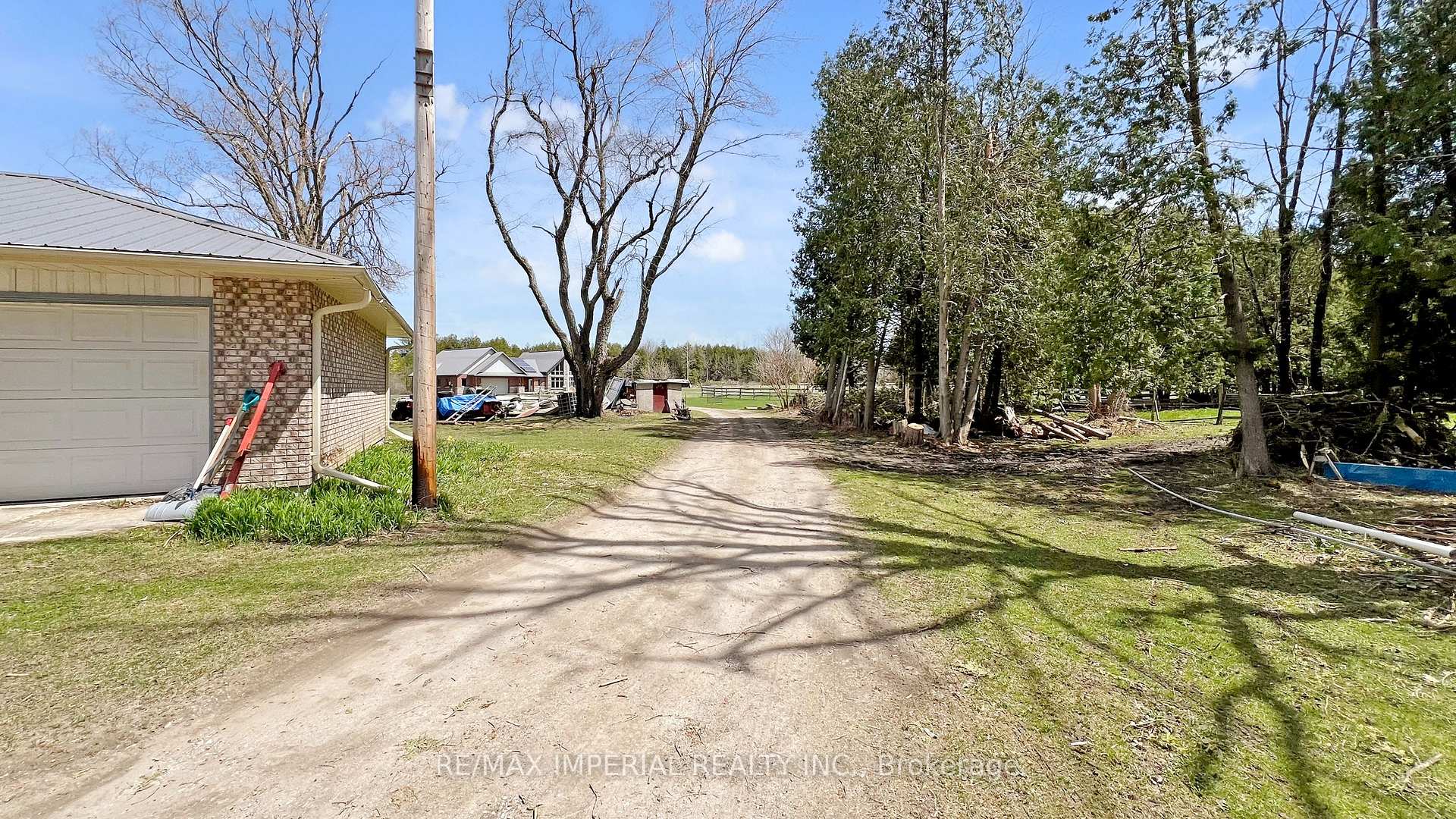 Photo 38 of 1917 Old Second Road S, Springwater, Rural Springwater — HOMEH