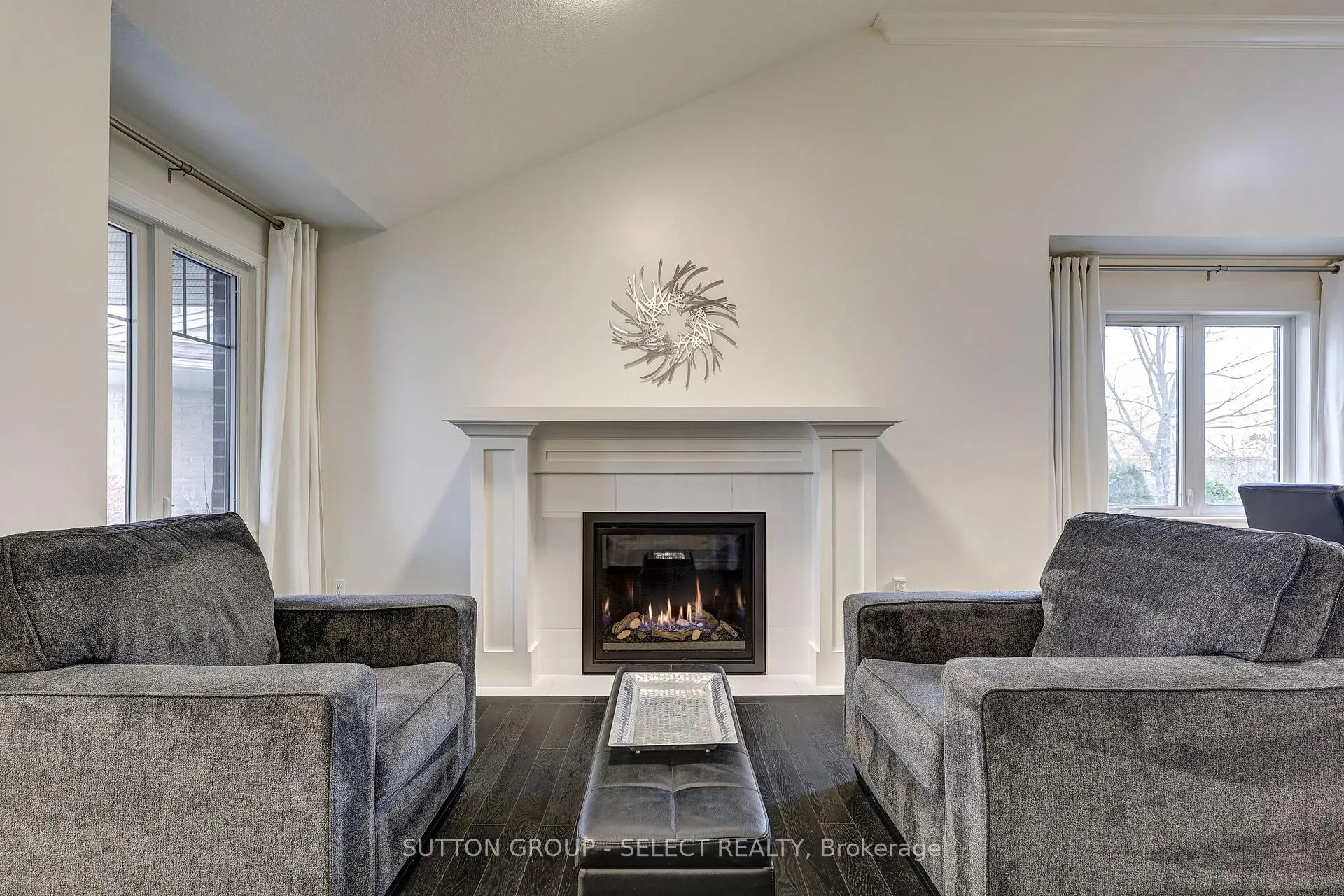 Photo 3 of 21 Alderwood Court, St. Thomas — HOMEH