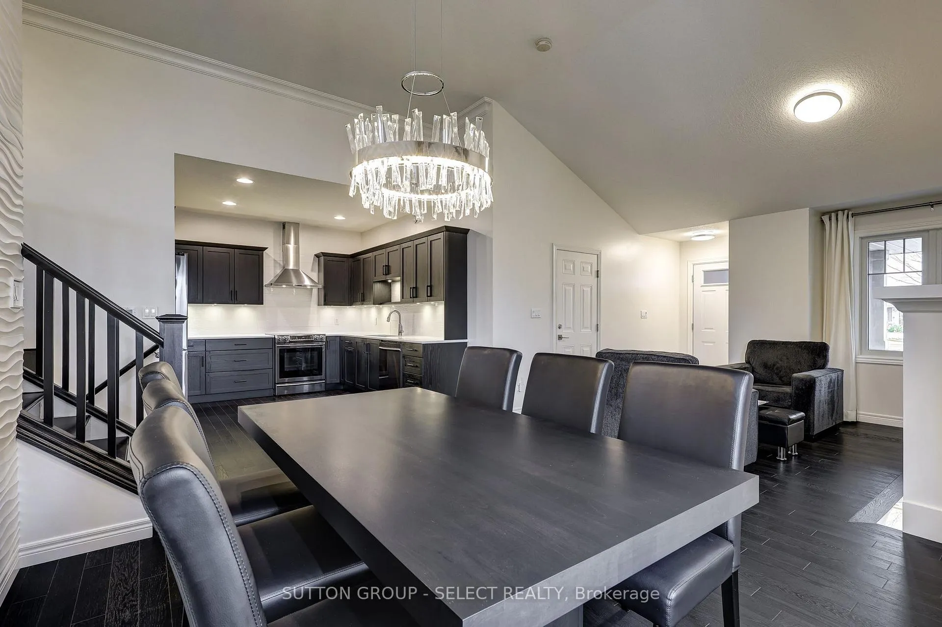 Photo 5 of 21 Alderwood Court, St. Thomas — HOMEH