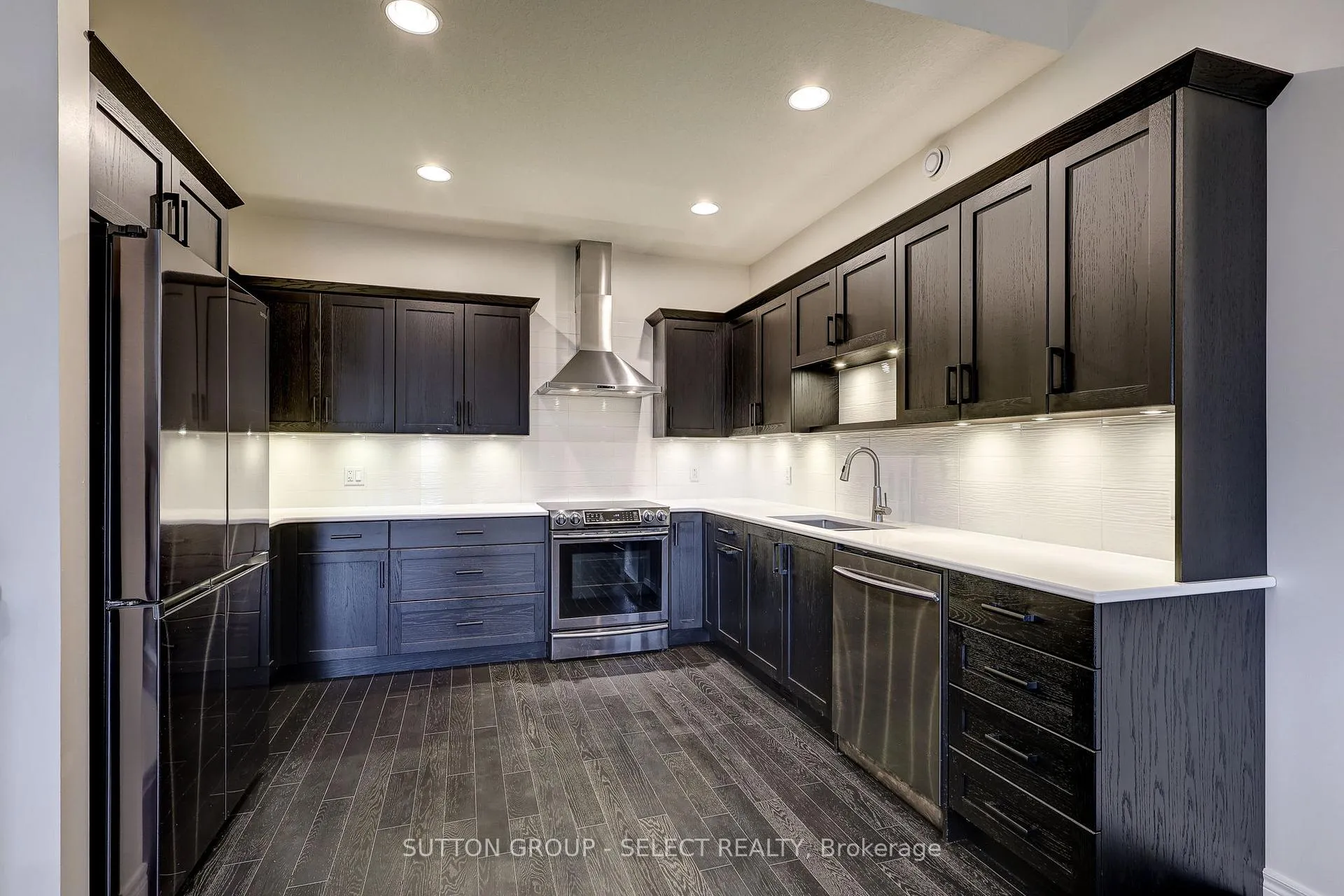 Photo 7 of 21 Alderwood Court, St. Thomas — HOMEH