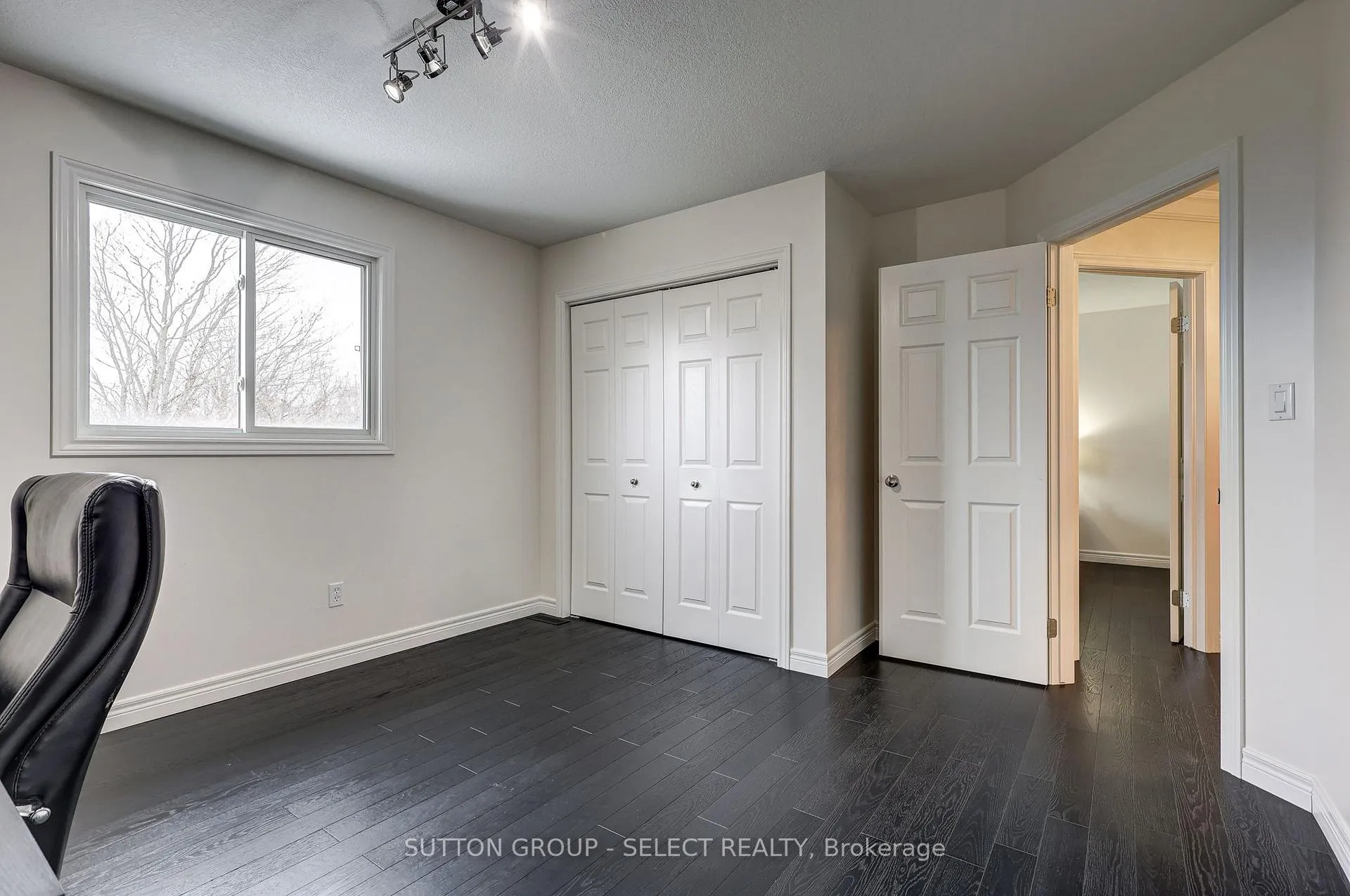Photo 13 of 21 Alderwood Court, St. Thomas — HOMEH