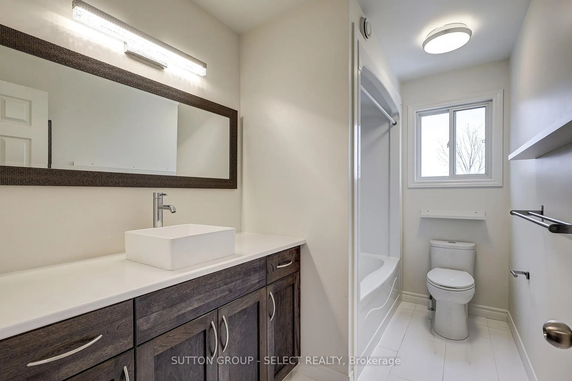 Photo 14 of 21 Alderwood Court, St. Thomas — HOMEH