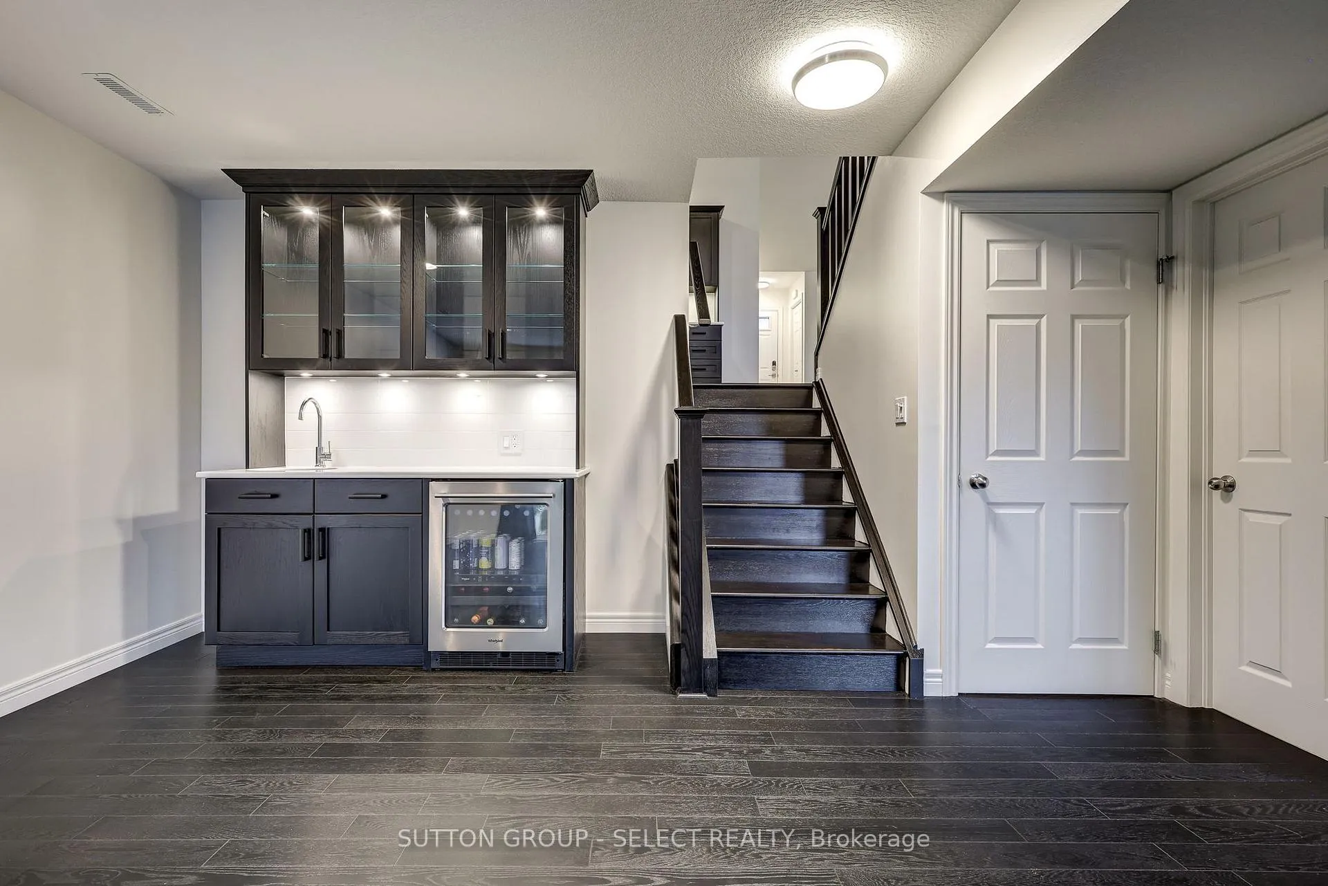 Photo 15 of 21 Alderwood Court, St. Thomas — HOMEH