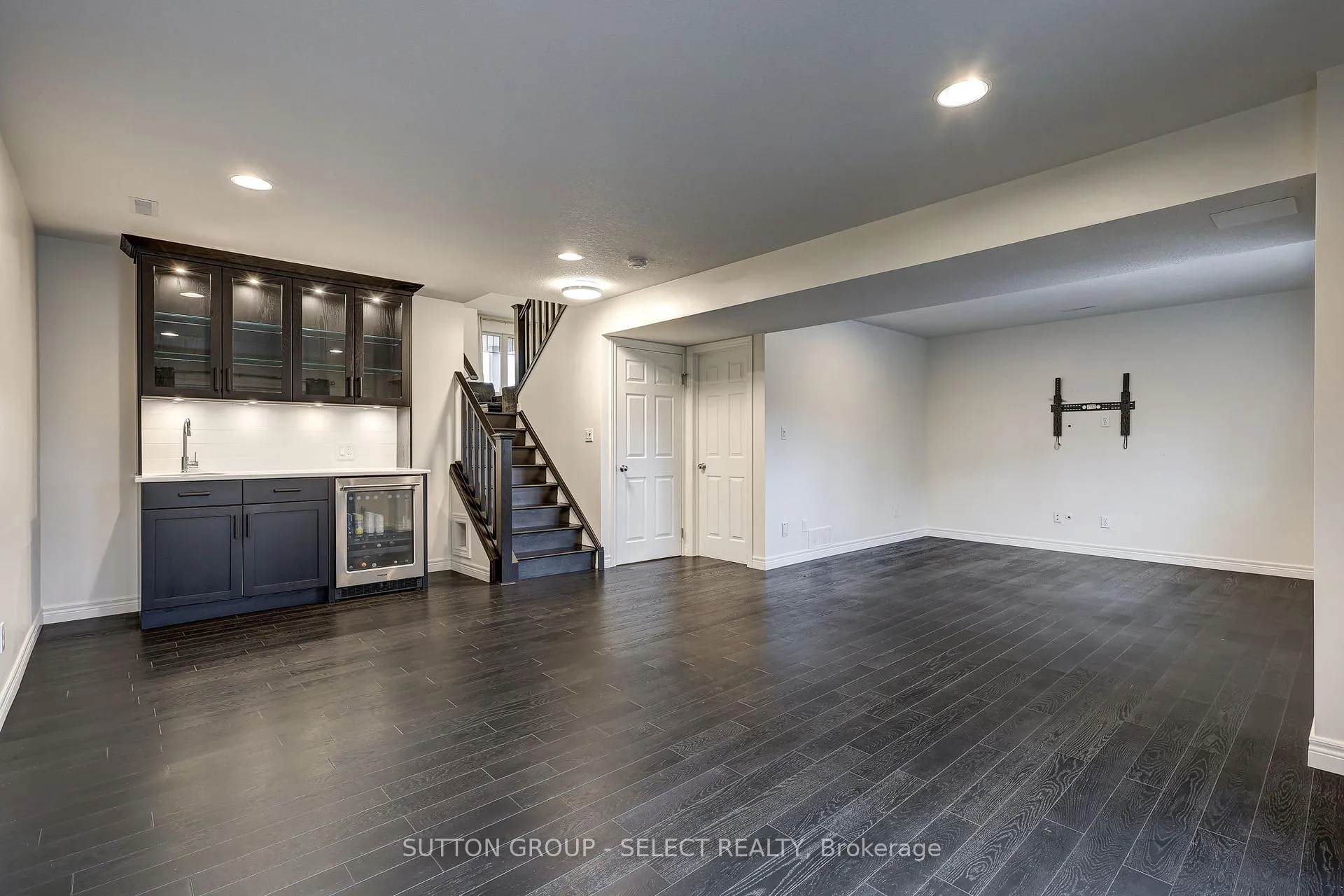Photo 16 of 21 Alderwood Court, St. Thomas — HOMEH