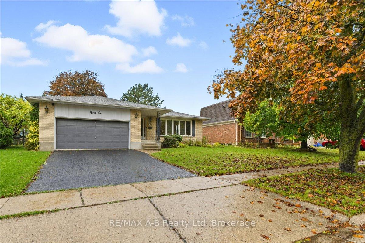 Photo 2 of 86 Windemere Crescent, Stratford — HOMEH