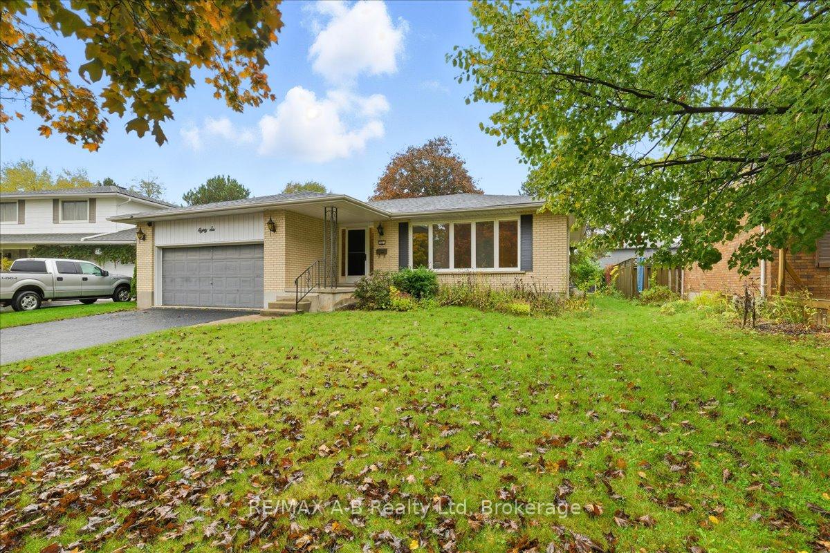 Photo 3 of 86 Windemere Crescent, Stratford — HOMEH