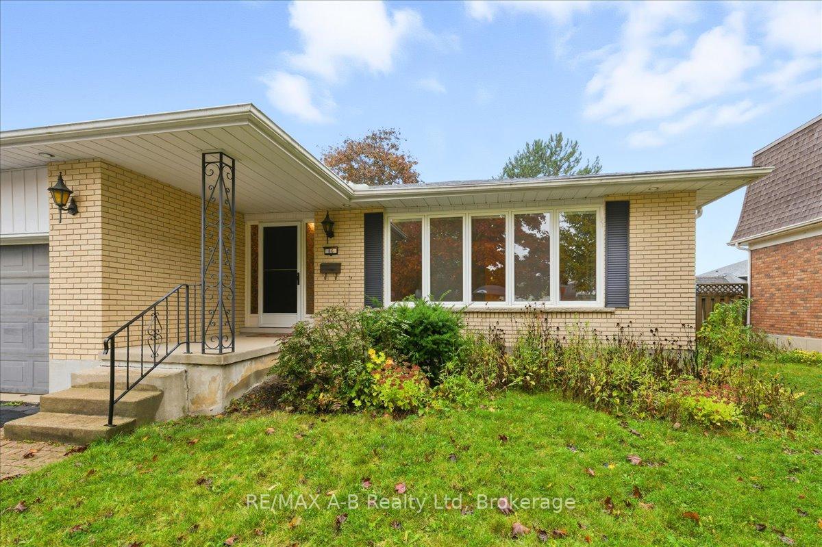 Photo 4 of 86 Windemere Crescent, Stratford — HOMEH