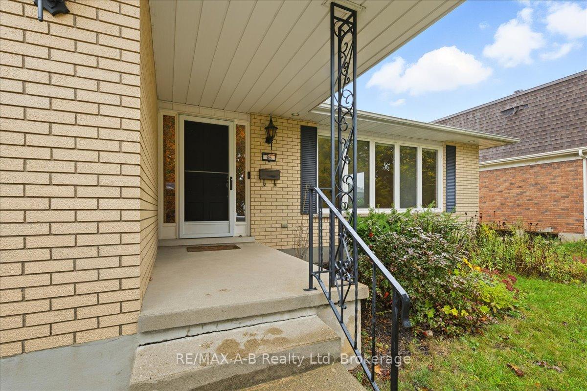 Photo 5 of 86 Windemere Crescent, Stratford — HOMEH