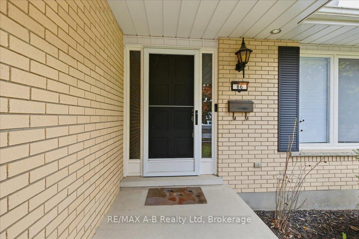 Photo 6 of 86 Windemere Crescent, Stratford — HOMEH