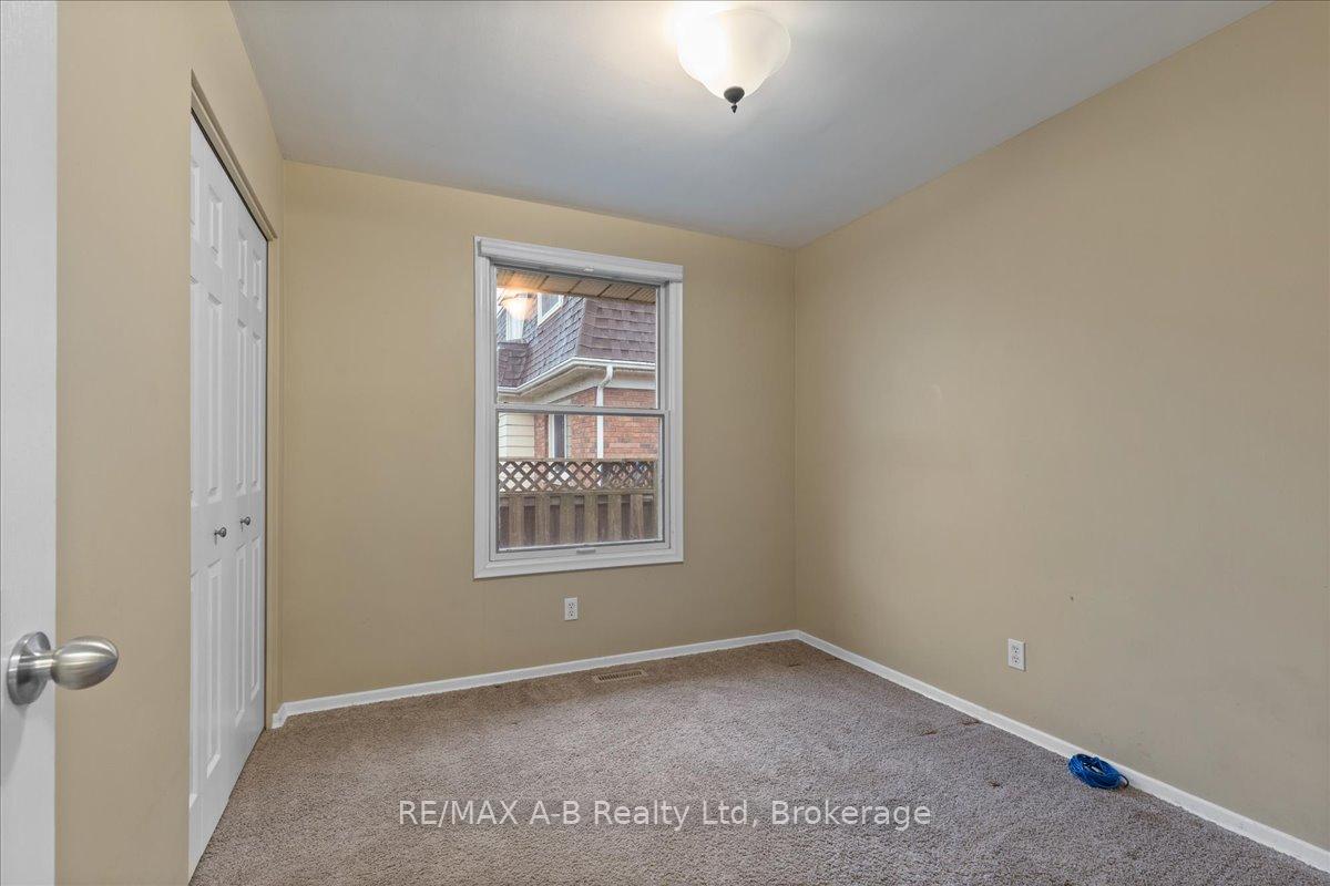 Photo 22 of 86 Windemere Crescent, Stratford — HOMEH