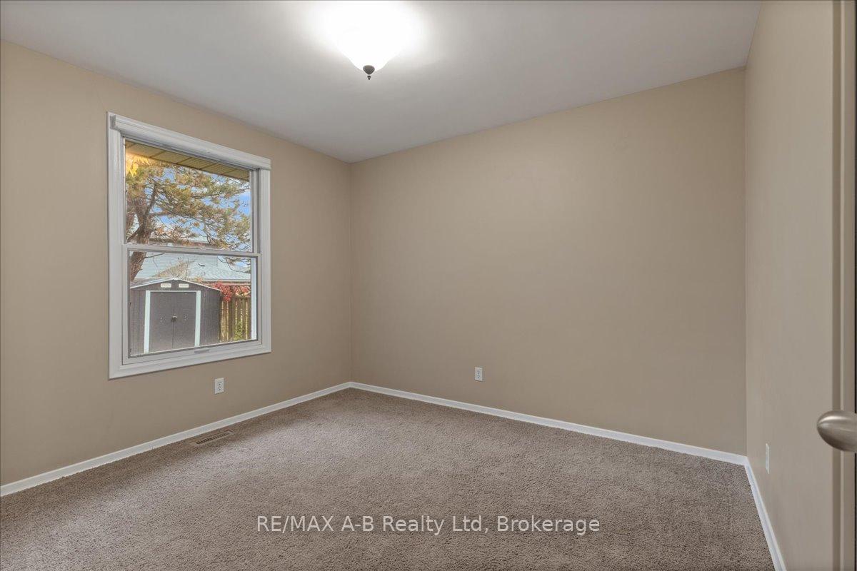 Photo 25 of 86 Windemere Crescent, Stratford — HOMEH