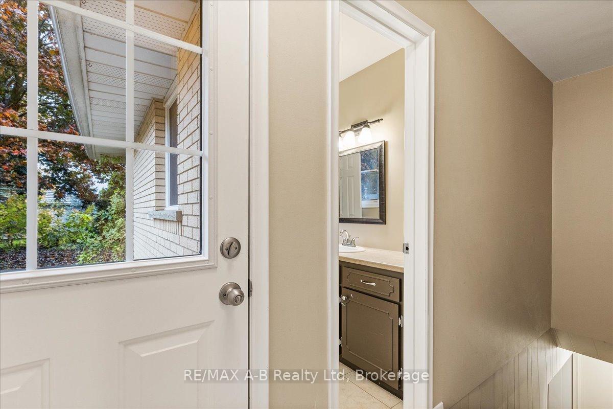 Photo 30 of 86 Windemere Crescent, Stratford — HOMEH