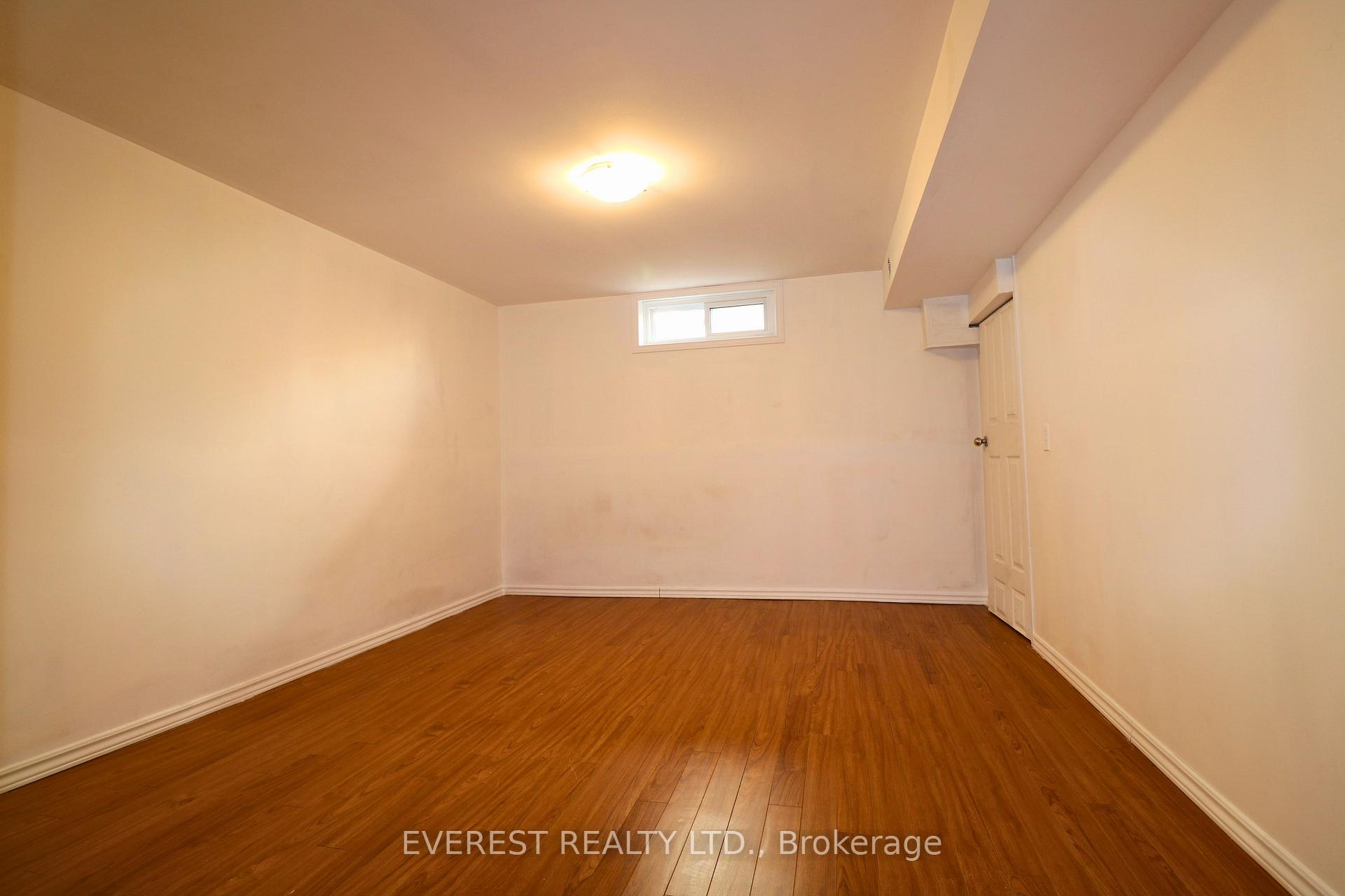 Photo 12 of 22 Leger Avenue, St. Thomas — HOMEH