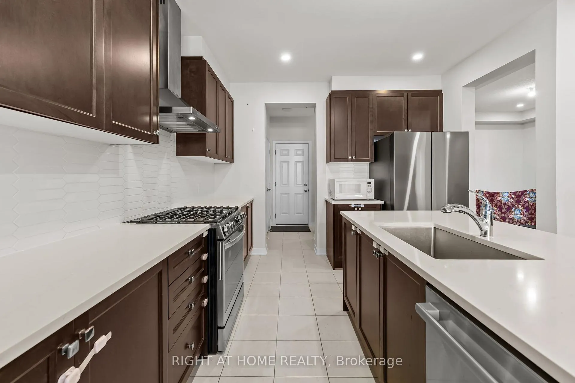 Photo 16 of 837 Derreen Avenue, Ottawa, Stittsville (North) — HOMEH