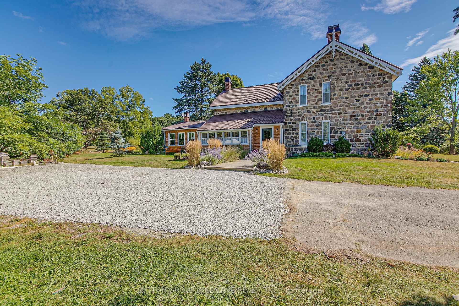 Photo 2 of 1680 Hwy 26, Springwater, Rural Springwater — HOMEH