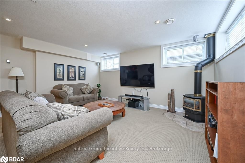 Photo 21 of 28 Laddie Lane, Springwater, Anten Mills — HOMEH