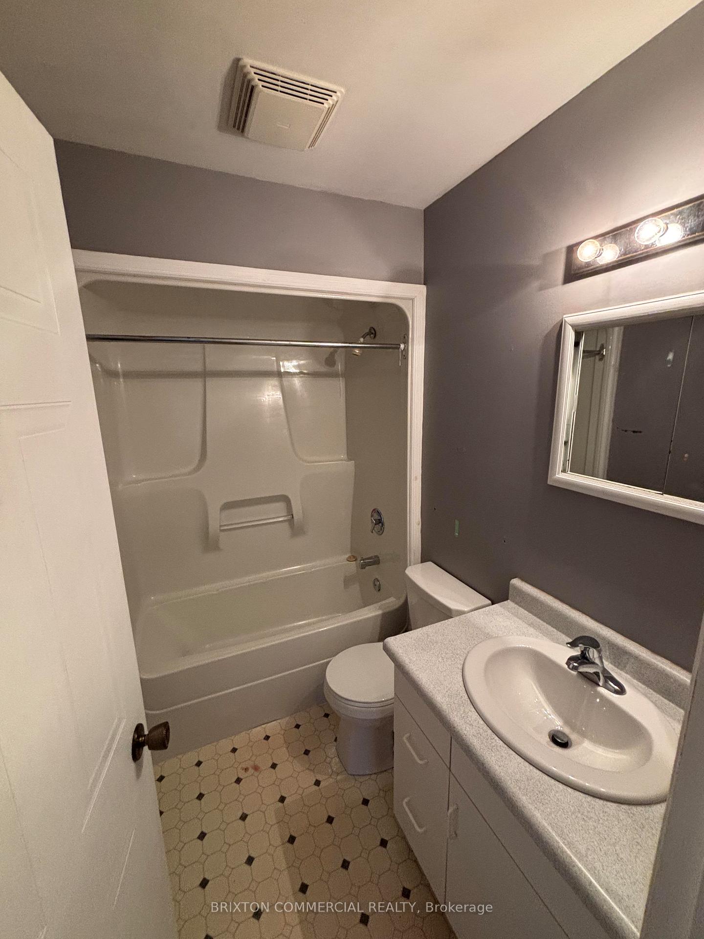 Photo 4 of Unit 304, 75 Elm Street, St. Thomas — HOMEH