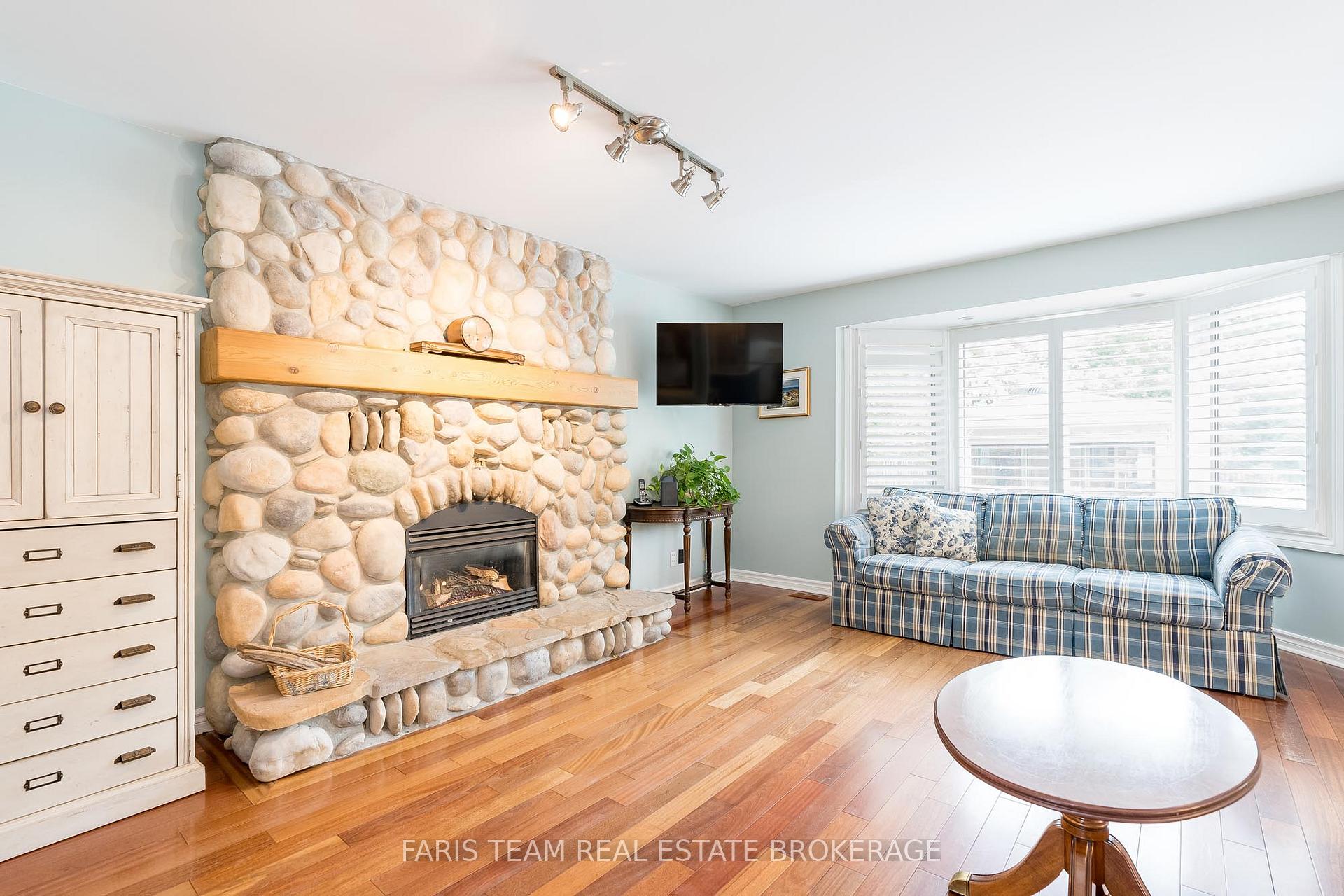 Photo 12 of 32 Cairns Boulevard, Springwater, Midhurst — HOMEH