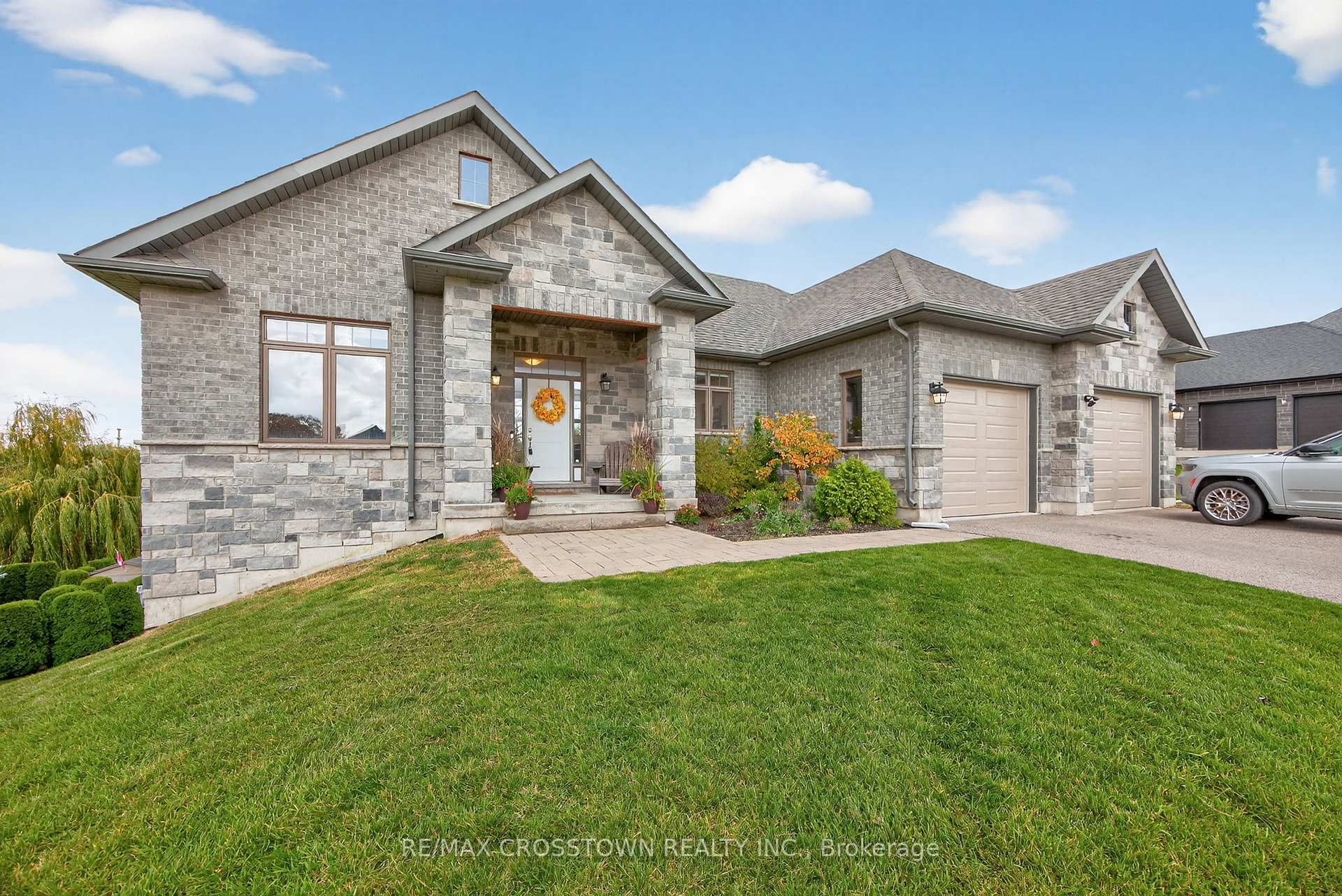 Photo 1 of 72 Glenhuron Drive, Springwater, Midhurst — HOMEH