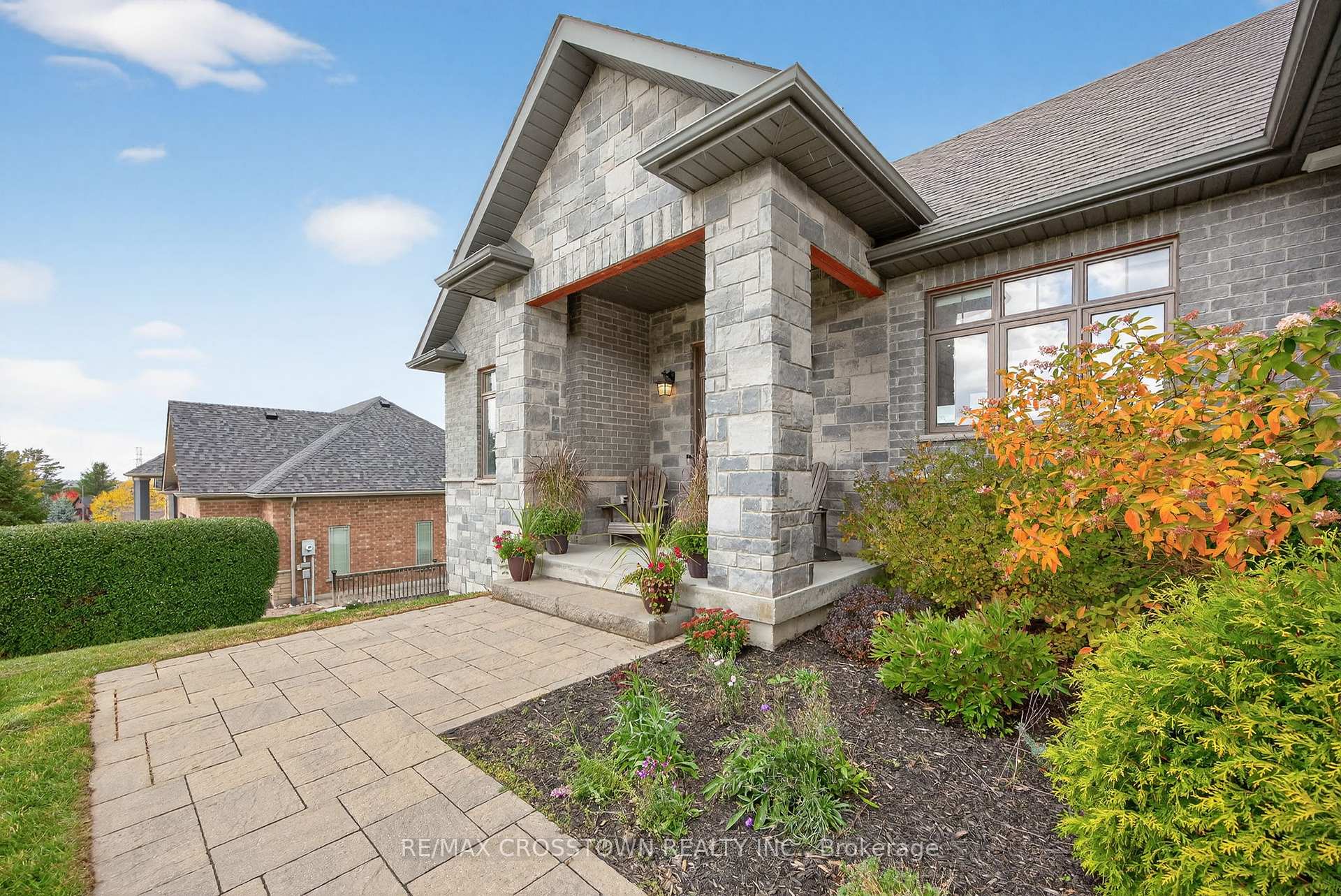 Photo 3 of 72 Glenhuron Drive, Springwater, Midhurst — HOMEH