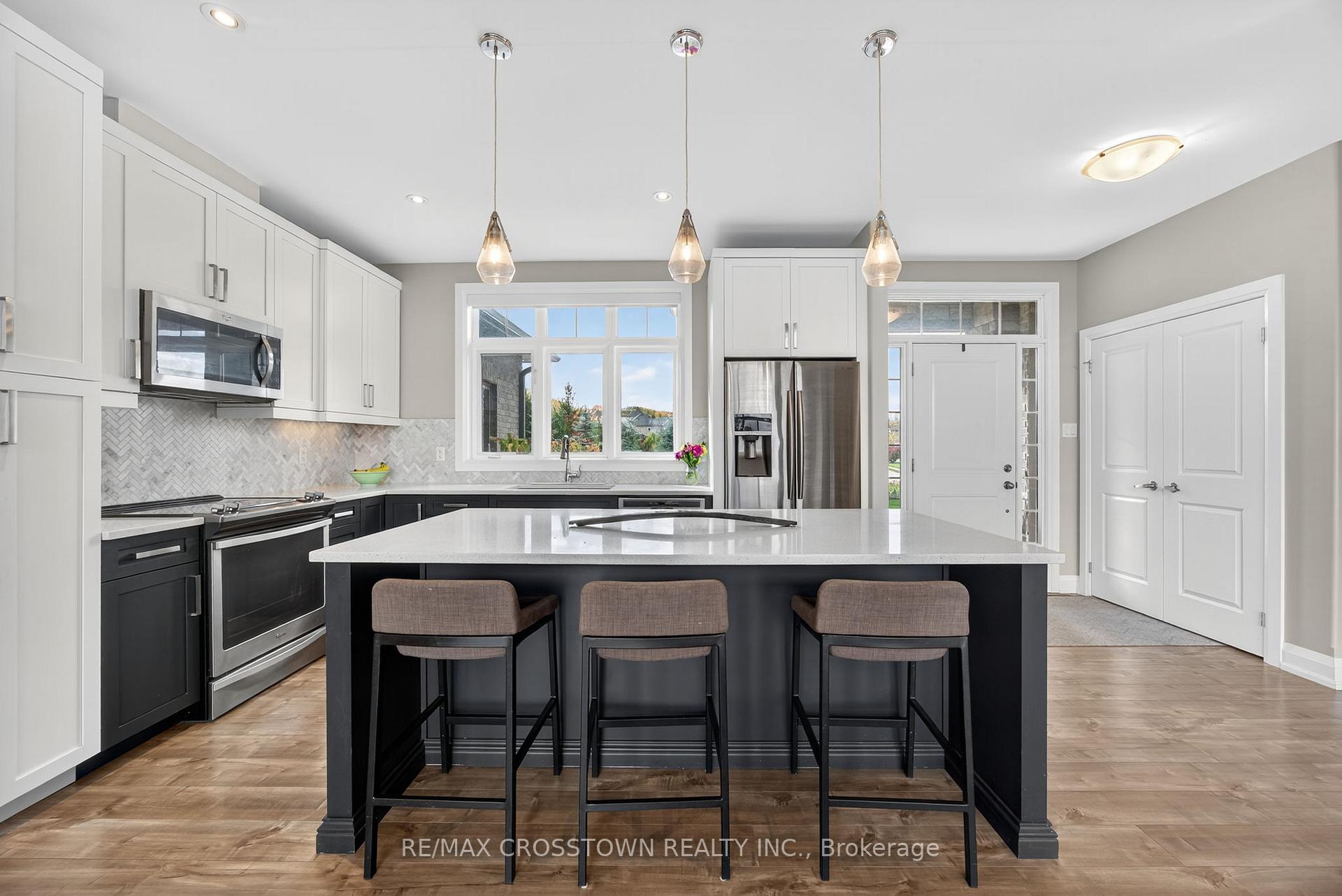 Photo 13 of 72 Glenhuron Drive, Springwater, Midhurst — HOMEH