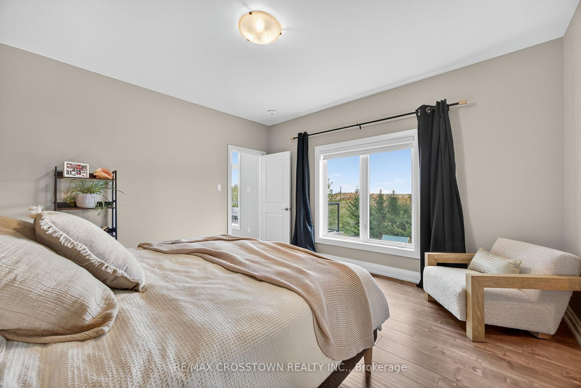 Photo 23 of 72 Glenhuron Drive, Springwater, Midhurst — HOMEH