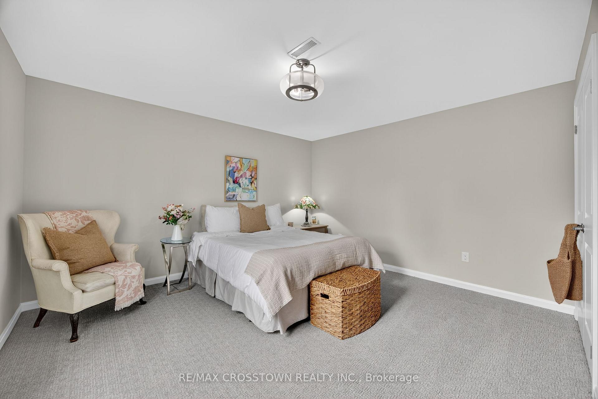 Photo 33 of 72 Glenhuron Drive, Springwater, Midhurst — HOMEH