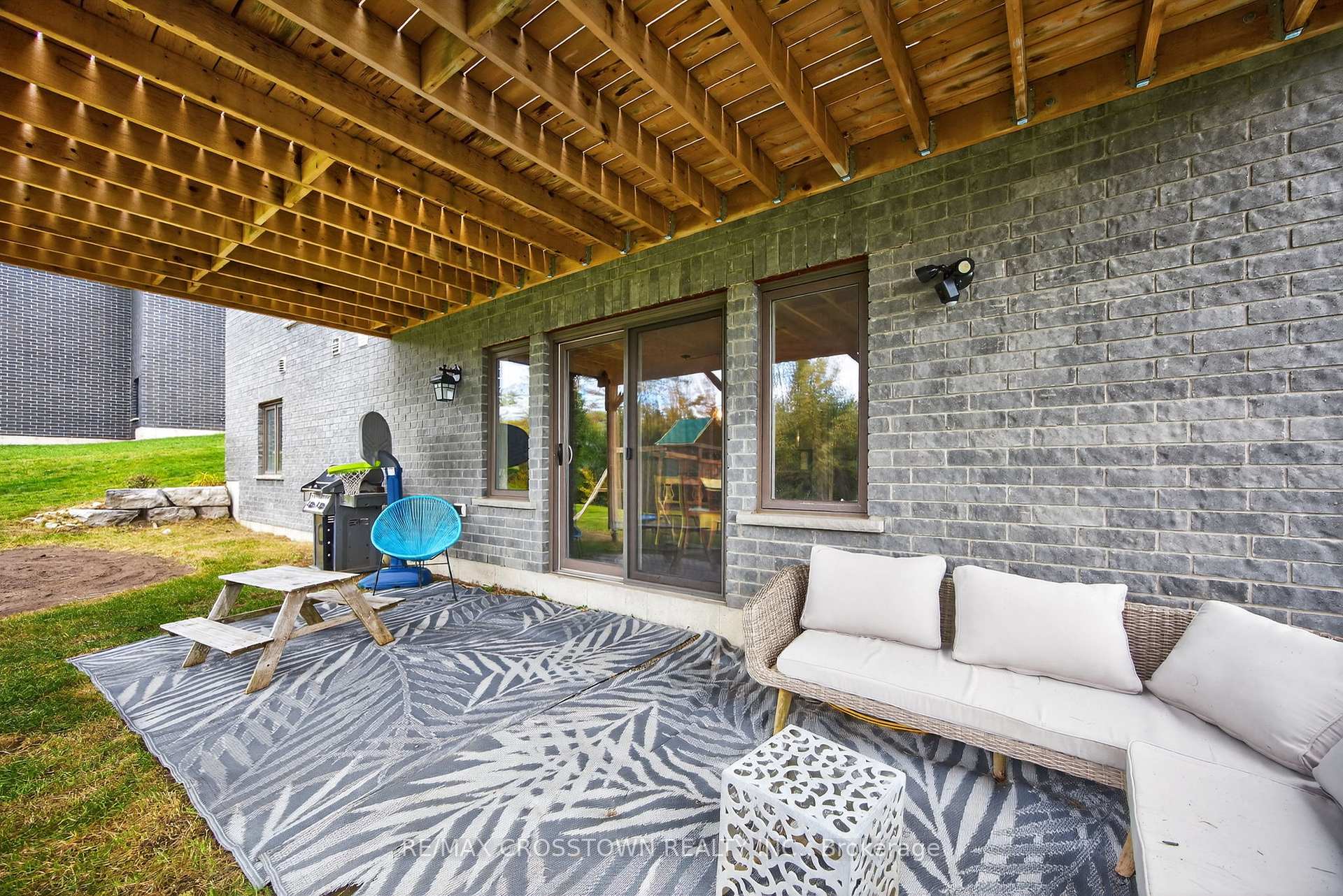 Photo 36 of 72 Glenhuron Drive, Springwater, Midhurst — HOMEH