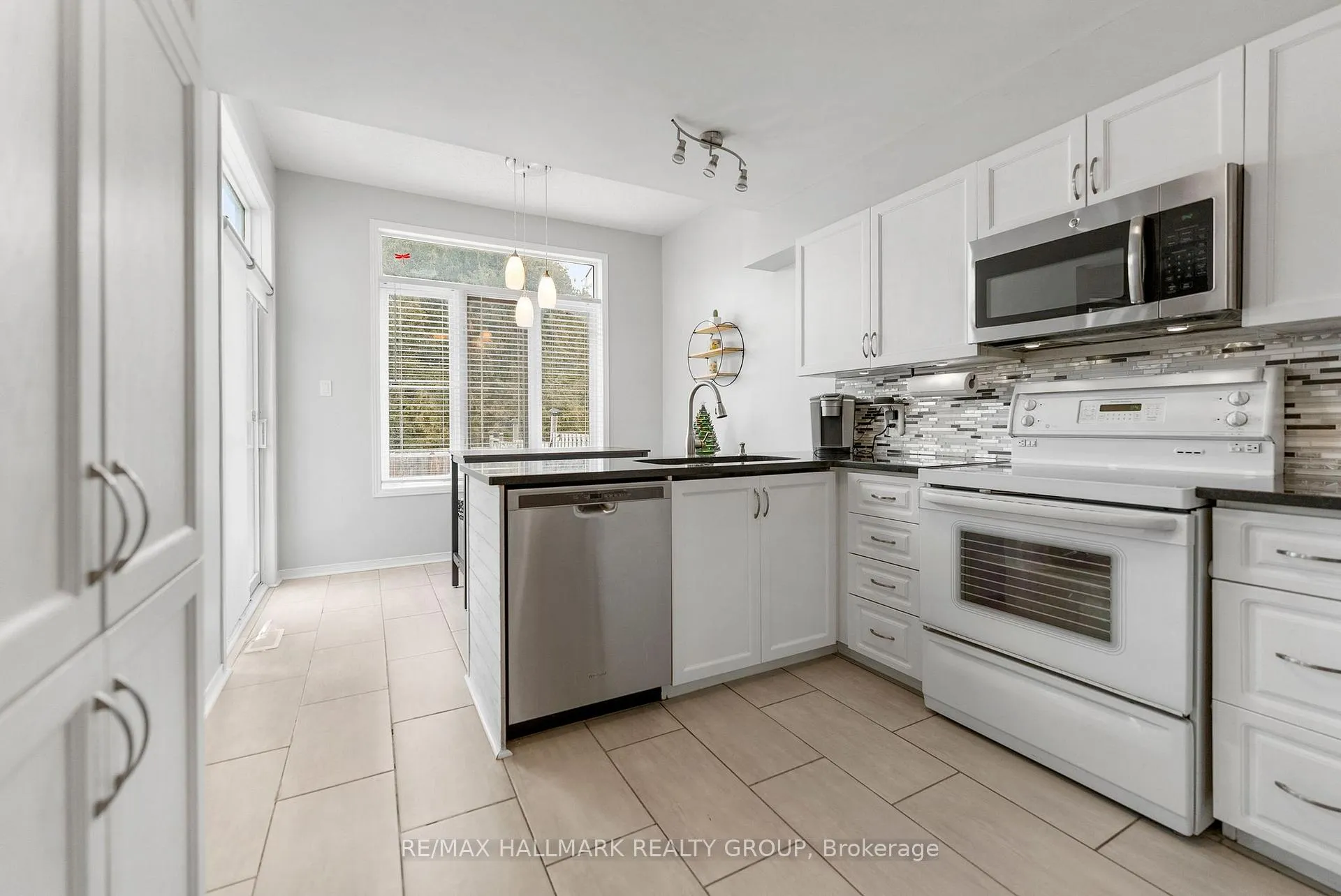Photo 16 of 139 Whalings Circle, Ottawa, Stittsville (Central) — HOMEH