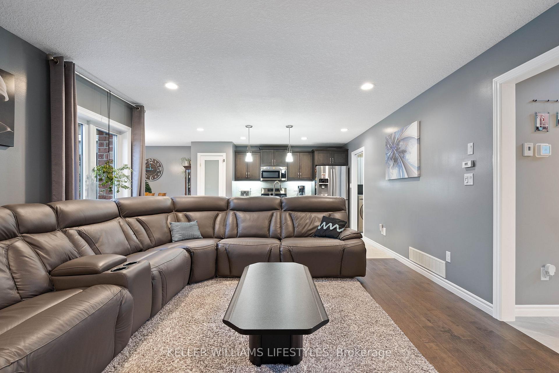 Photo 8 of 104 Westlake Drive, St. Thomas — HOMEH