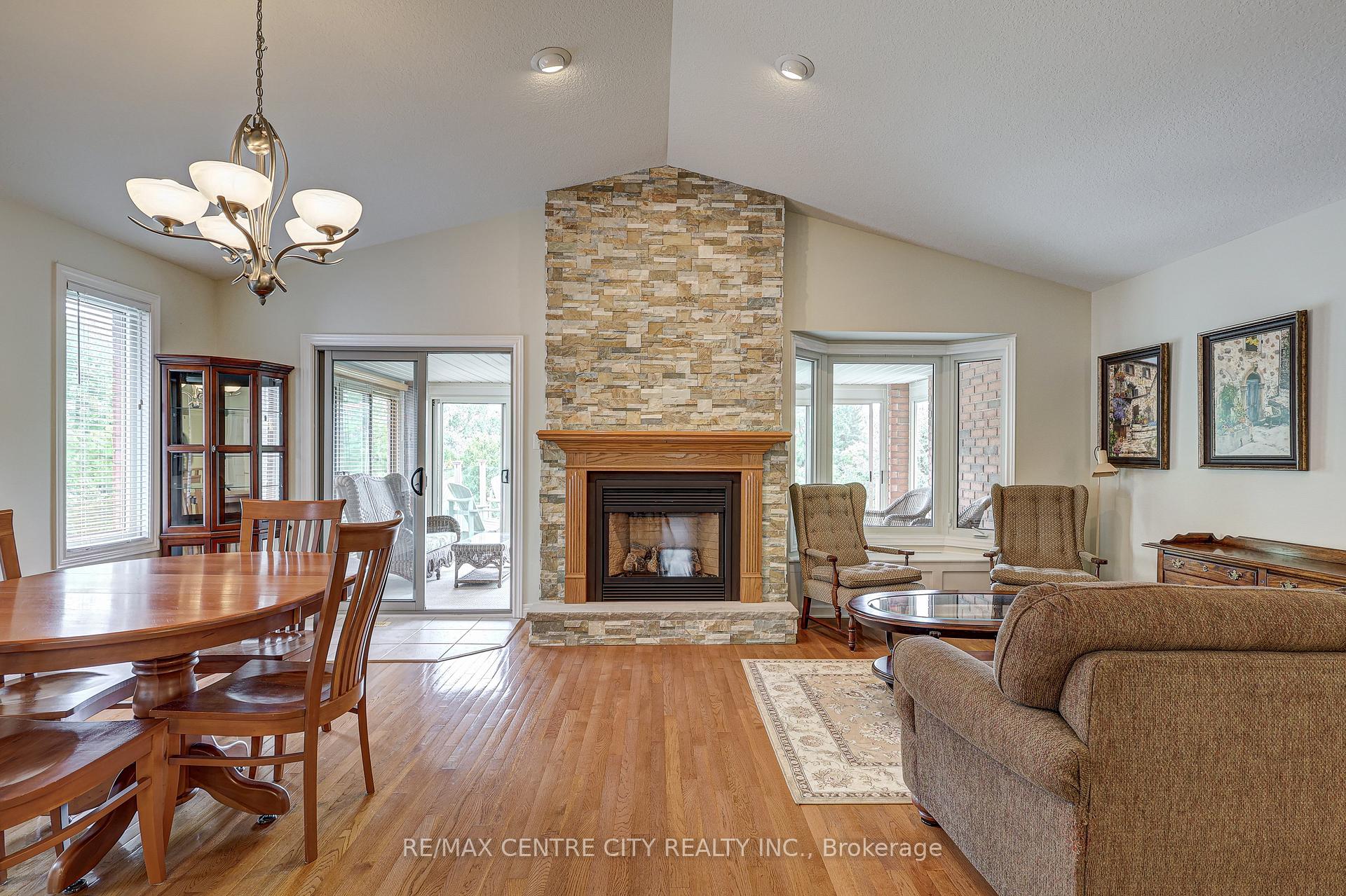 Photo 9 of 29 Hickory Lane, St. Thomas — HOMEH