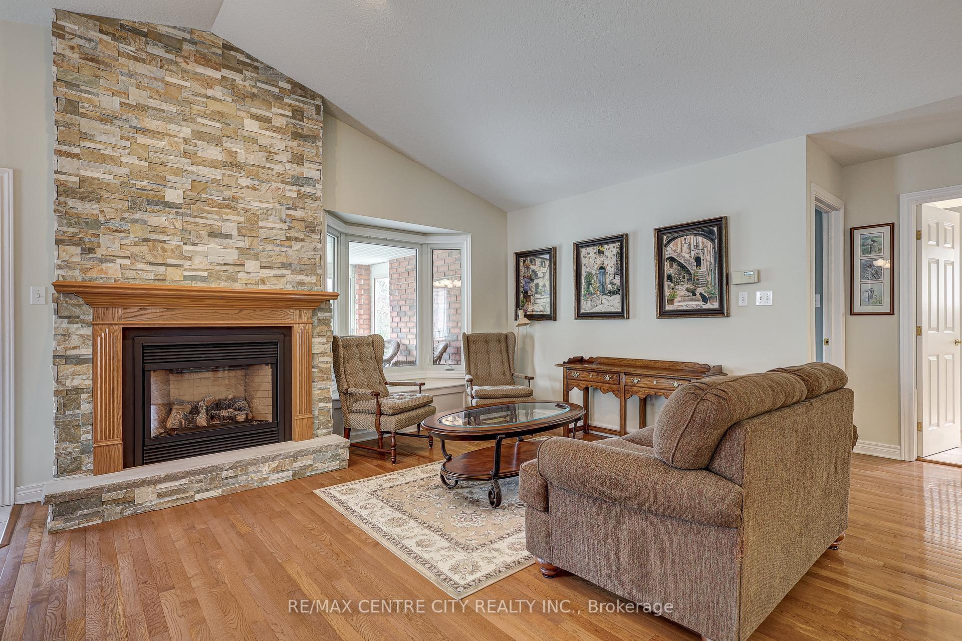 Photo 10 of 29 Hickory Lane, St. Thomas — HOMEH